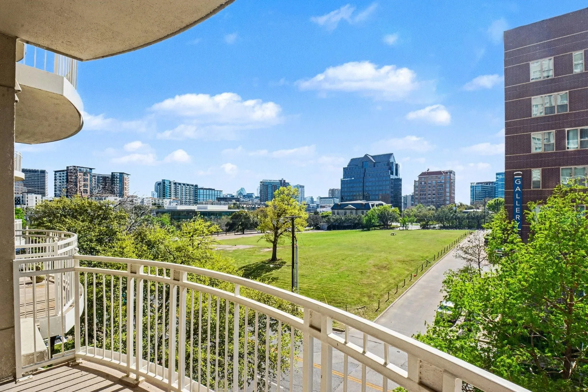 Condominium For Sale in Dallas County , 3225 Turtle Creek Boulevard 212, Dallas, Texas 75219, 1 Bedroom, 1 Bathroom, 2 Garage spaces, 832 Sqft, built in 1998, mls#21370761, Real Estate Agent in Dallas, Homes For Sale in Dallas county, Homes For Sale in Dallas, Realtor in Dallas Texas, Real Estate Brokerage Independent Realty Texas, Luminita Cordes Realtor