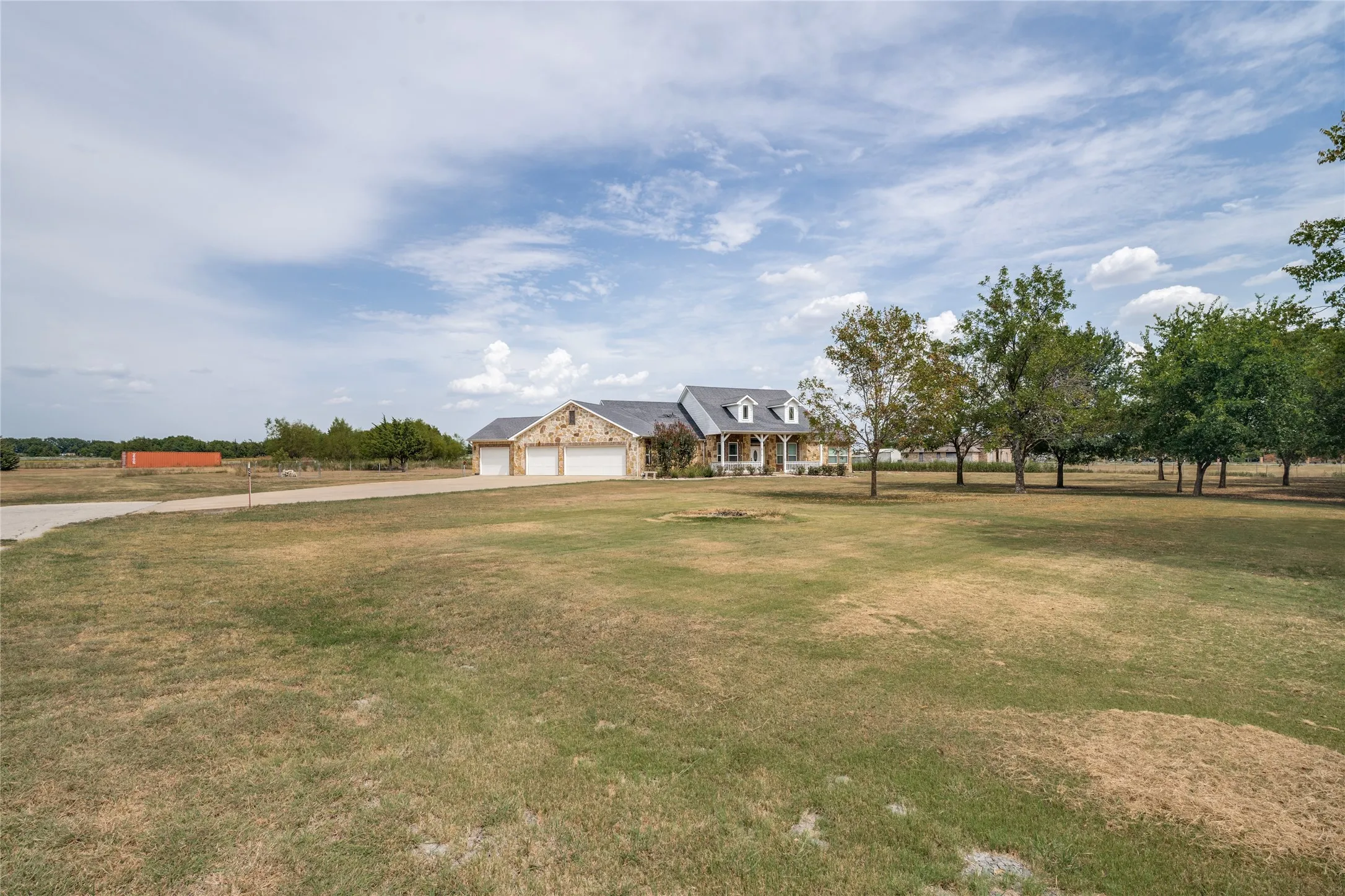 Single Family Residence For Sale in Kaufman County , 12830 Fm 2932, Forney, Texas 75126, 5 Bedroom, 4 Bathroom, 4 Garage spaces, 2,691 Sqft, built in 2016, mls#21362690, Real Estate Agent in Forney, Homes For Sale in Kaufman county, Homes For Sale in Forney, Realtor in Forney Texas, Real Estate Brokerage Independent Realty Texas, Luminita Cordes Realtor