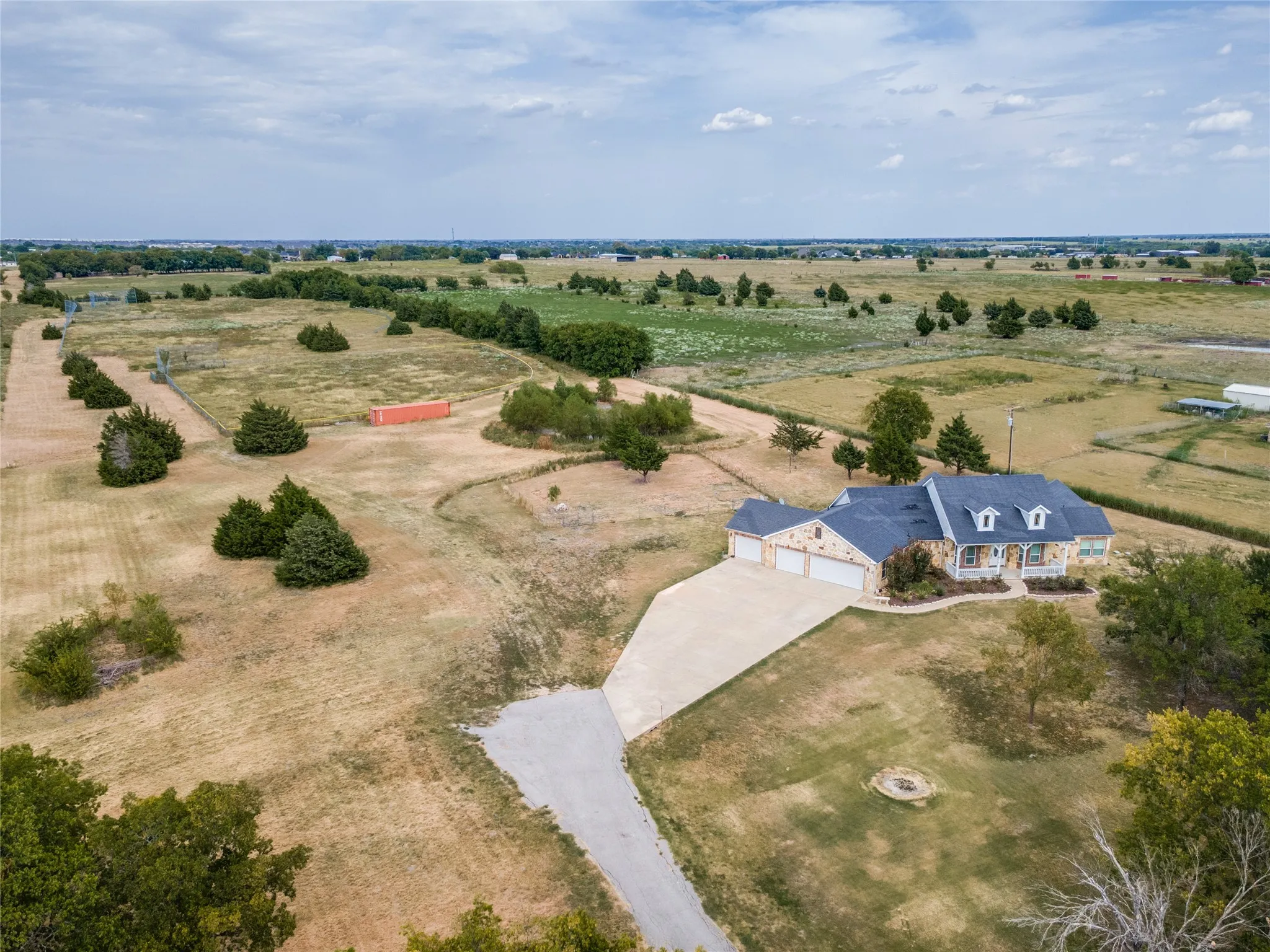 Single Family Residence For Sale in Kaufman County , 12830 Fm 2932, Forney, Texas 75126, 5 Bedroom, 4 Bathroom, 4 Garage spaces, 2,691 Sqft, built in 2016, mls#21362690, Real Estate Agent in Forney, Homes For Sale in Kaufman county, Homes For Sale in Forney, Realtor in Forney Texas, Real Estate Brokerage Independent Realty Texas, Luminita Cordes Realtor