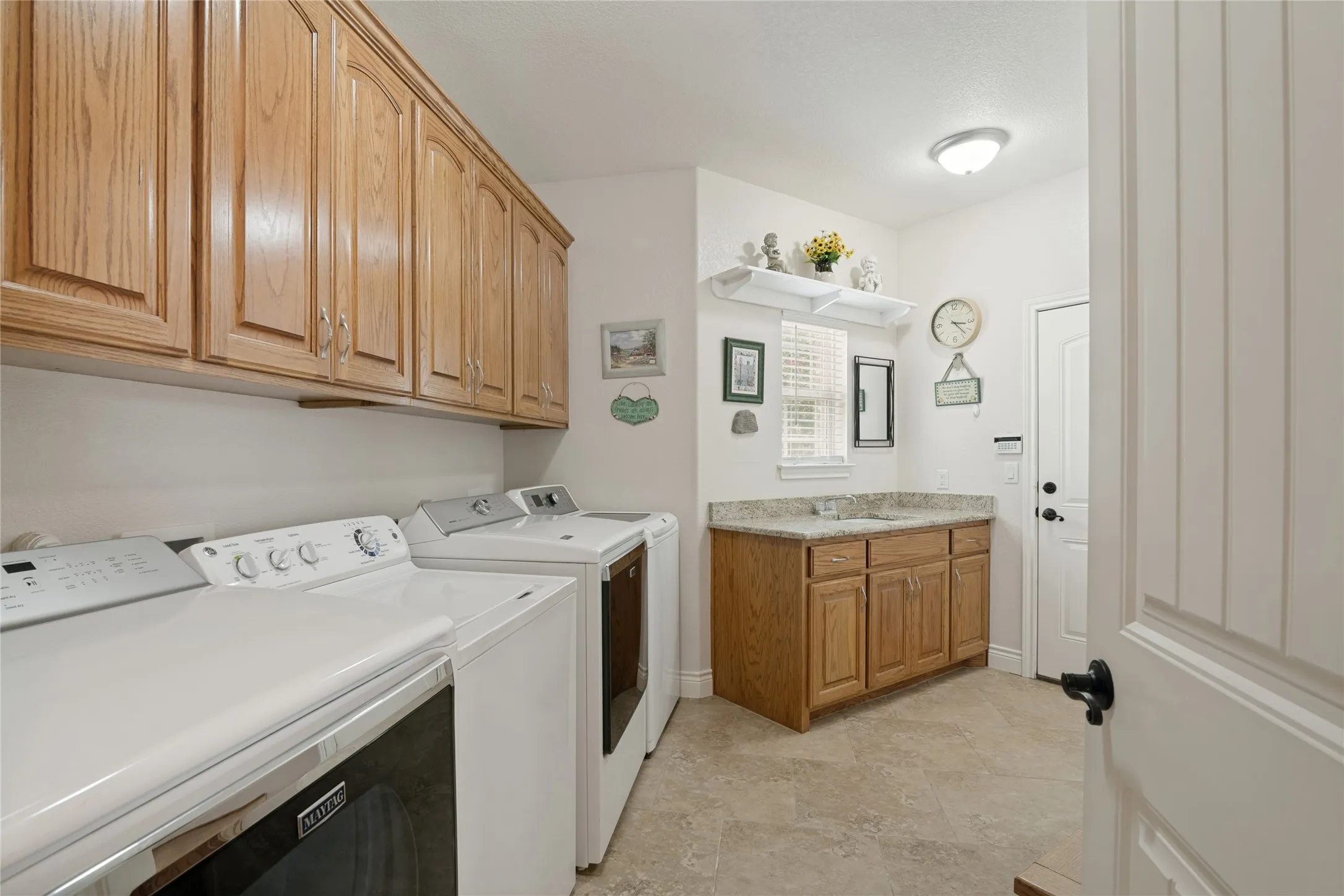 Single Family Residence For Sale in Kaufman County , 12830 Fm 2932, Forney, Texas 75126, 5 Bedroom, 4 Bathroom, 4 Garage spaces, 2,691 Sqft, built in 2016, mls#21362690, Real Estate Agent in Forney, Homes For Sale in Kaufman county, Homes For Sale in Forney, Realtor in Forney Texas, Real Estate Brokerage Independent Realty Texas, Luminita Cordes Realtor