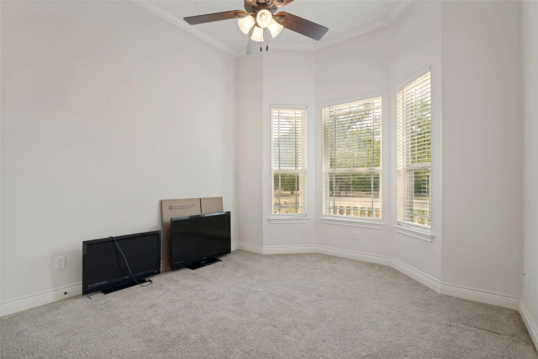 Single Family Residence For Sale in Kaufman County , 12830 Fm 2932, Forney, Texas 75126, 5 Bedroom, 4 Bathroom, 4 Garage spaces, 2,691 Sqft, built in 2016, mls#21362690, Real Estate Agent in Forney, Homes For Sale in Kaufman county, Homes For Sale in Forney, Realtor in Forney Texas, Real Estate Brokerage Independent Realty Texas, Luminita Cordes Realtor