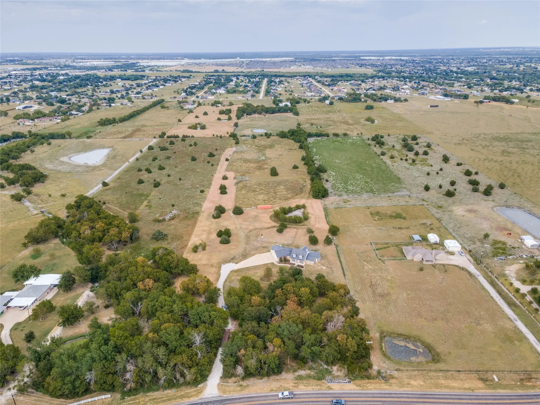 Single Family Residence For Sale in Kaufman County , 12830 Fm 2932, Forney, Texas 75126, 5 Bedroom, 4 Bathroom, 4 Garage spaces, 2,691 Sqft, built in 2016, mls#21362690, Real Estate Agent in Forney, Homes For Sale in Kaufman county, Homes For Sale in Forney, Realtor in Forney Texas, Real Estate Brokerage Independent Realty Texas, Luminita Cordes Realtor