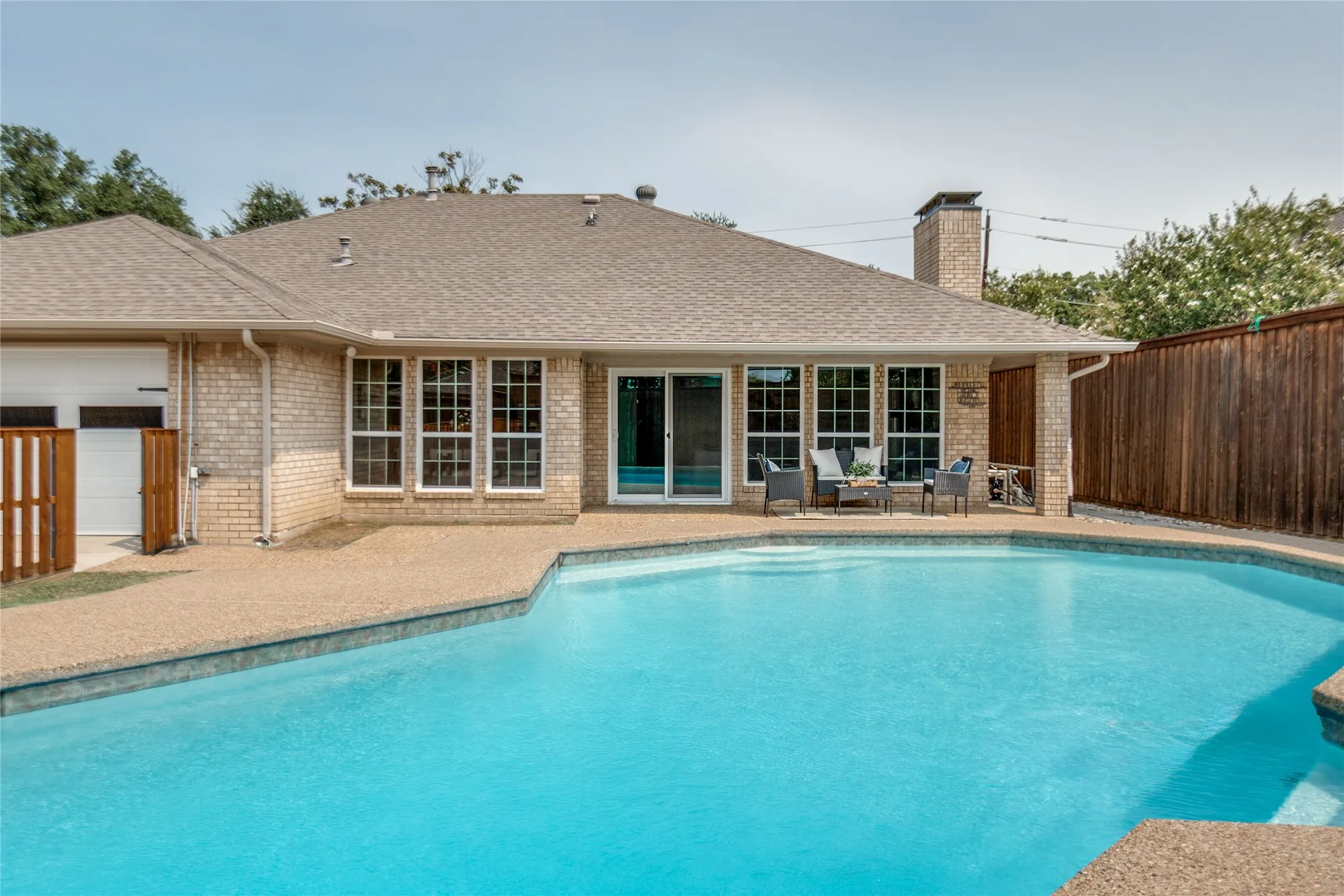 Single Family Residence For Sale in Dallas County , 6204 La Cosa Drive, Dallas, Texas 75248, 3 Bedroom, 3 Bathroom, 2 Garage spaces, 2,179 Sqft, built in 1981, mls#21334177, Real Estate Agent in Dallas, Homes For Sale in Dallas county, Homes For Sale in Dallas, Realtor in Dallas Texas, Real Estate Brokerage Independent Realty Texas, Luminita Cordes Realtor