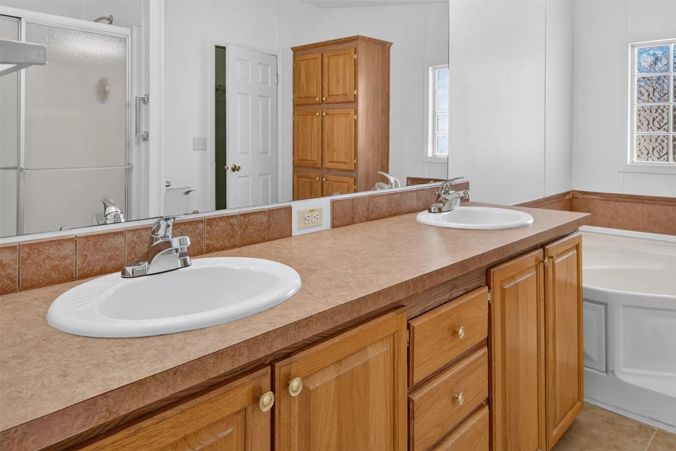 Manufactured Home For Sale in Palo Pinto County , 339 N Fm 2353, Graford, Texas 76449, 4 Bedroom, 3 Bathroom, 2 Garage spaces, 2,241 Sqft, built in 2001, mls#21370747, Real Estate Agent in Graford, Homes For Sale in Palo Pinto county, Homes For Sale in Graford, Realtor in Graford Texas, Real Estate Brokerage Independent Realty Texas, Luminita Cordes Realtor