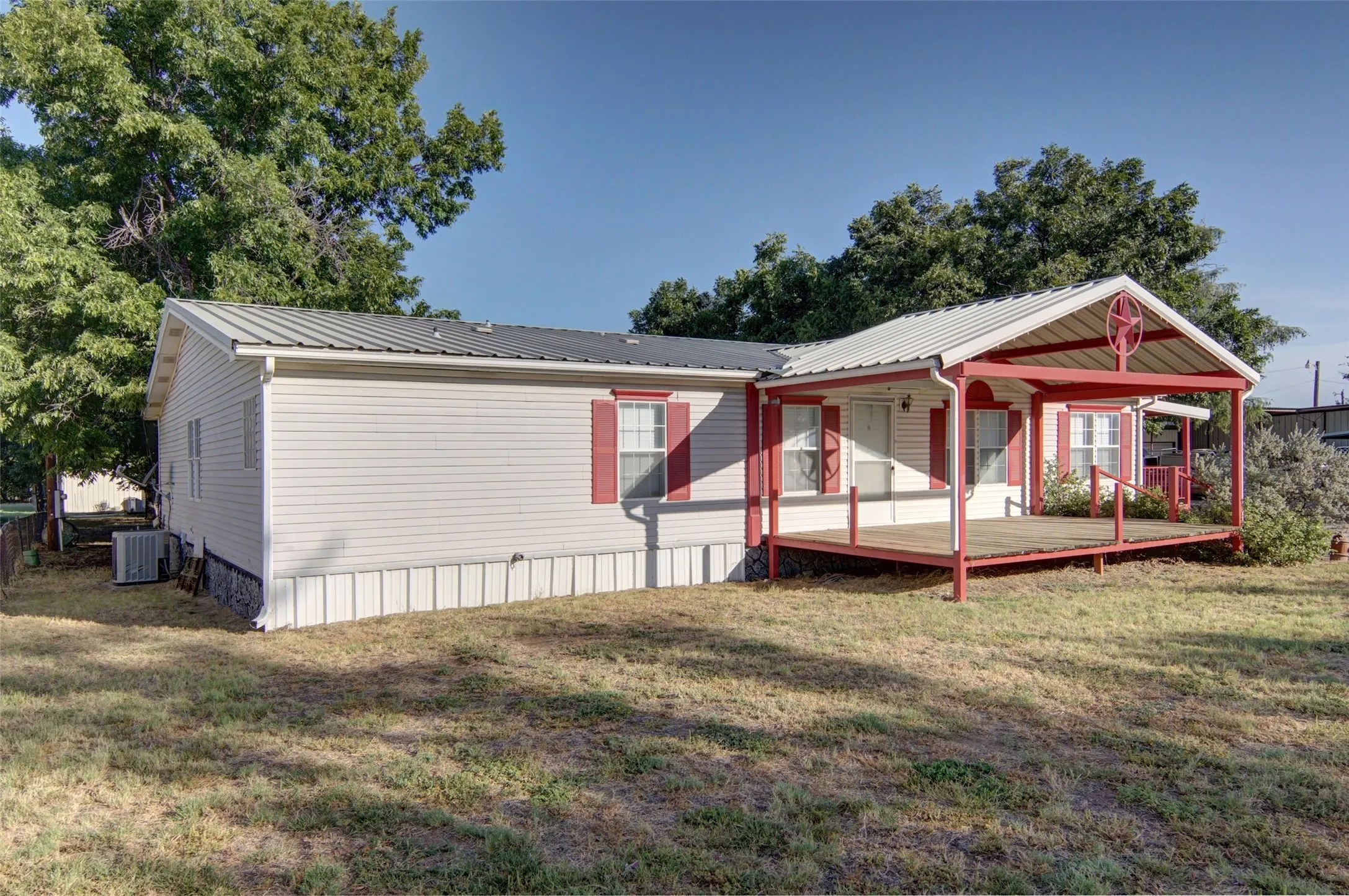 Manufactured Home For Sale in Palo Pinto County , 339 N Fm 2353, Graford, Texas 76449, 4 Bedroom, 3 Bathroom, 2 Garage spaces, 2,241 Sqft, built in 2001, mls#21370747, Real Estate Agent in Graford, Homes For Sale in Palo Pinto county, Homes For Sale in Graford, Realtor in Graford Texas, Real Estate Brokerage Independent Realty Texas, Luminita Cordes Realtor