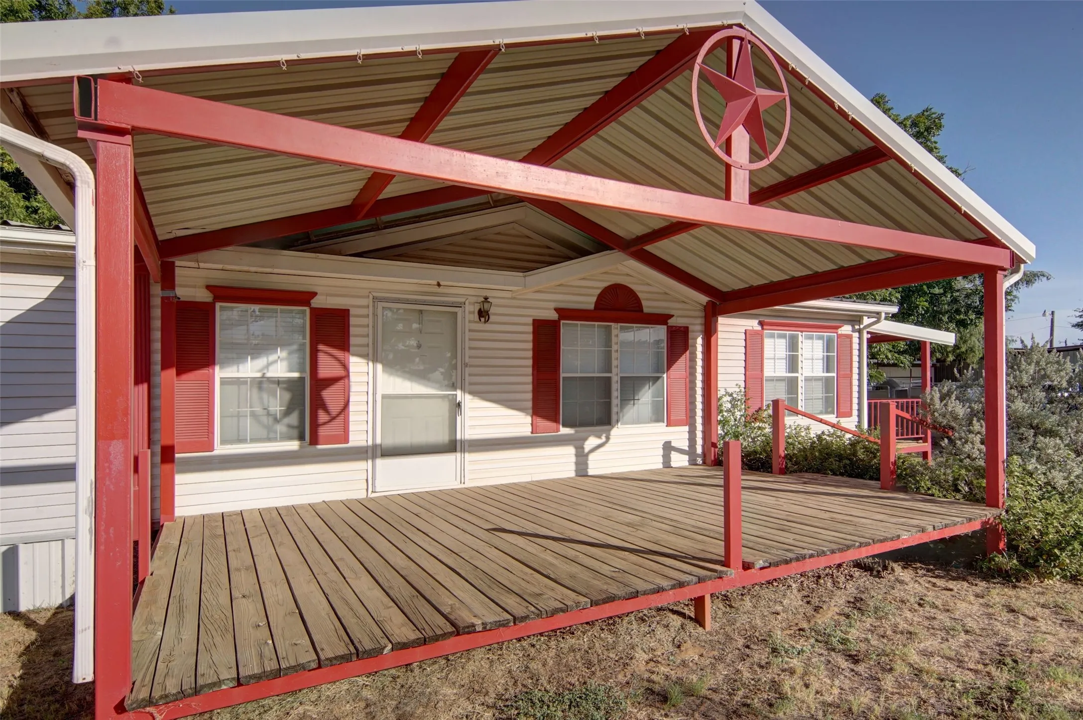 Manufactured Home For Sale in Palo Pinto County , 339 N Fm 2353, Graford, Texas 76449, 4 Bedroom, 3 Bathroom, 2 Garage spaces, 2,241 Sqft, built in 2001, mls#21370747, Real Estate Agent in Graford, Homes For Sale in Palo Pinto county, Homes For Sale in Graford, Realtor in Graford Texas, Real Estate Brokerage Independent Realty Texas, Luminita Cordes Realtor