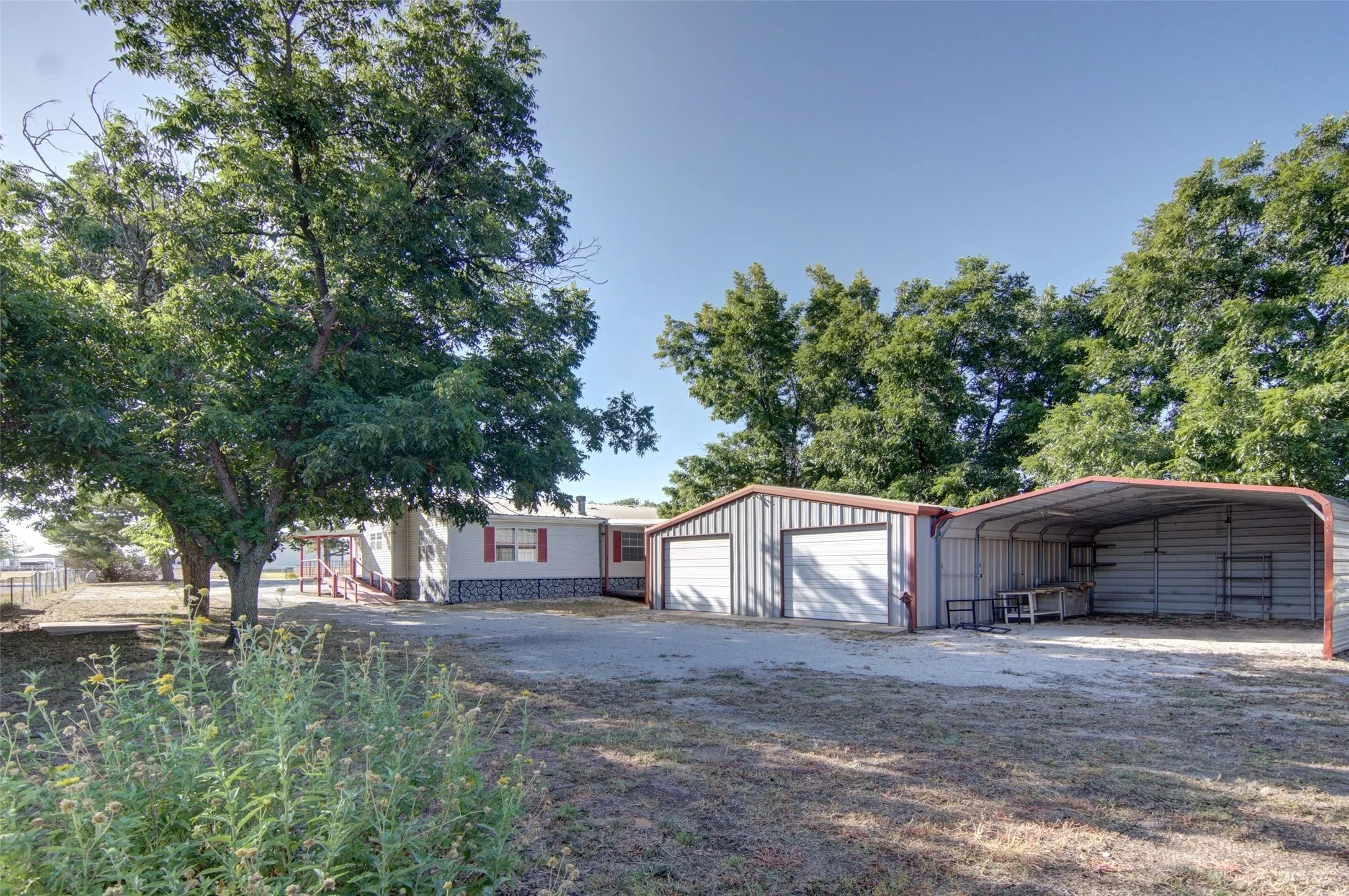 Manufactured Home For Sale in Palo Pinto County , 339 N Fm 2353, Graford, Texas 76449, 4 Bedroom, 3 Bathroom, 2 Garage spaces, 2,241 Sqft, built in 2001, mls#21370747, Real Estate Agent in Graford, Homes For Sale in Palo Pinto county, Homes For Sale in Graford, Realtor in Graford Texas, Real Estate Brokerage Independent Realty Texas, Luminita Cordes Realtor