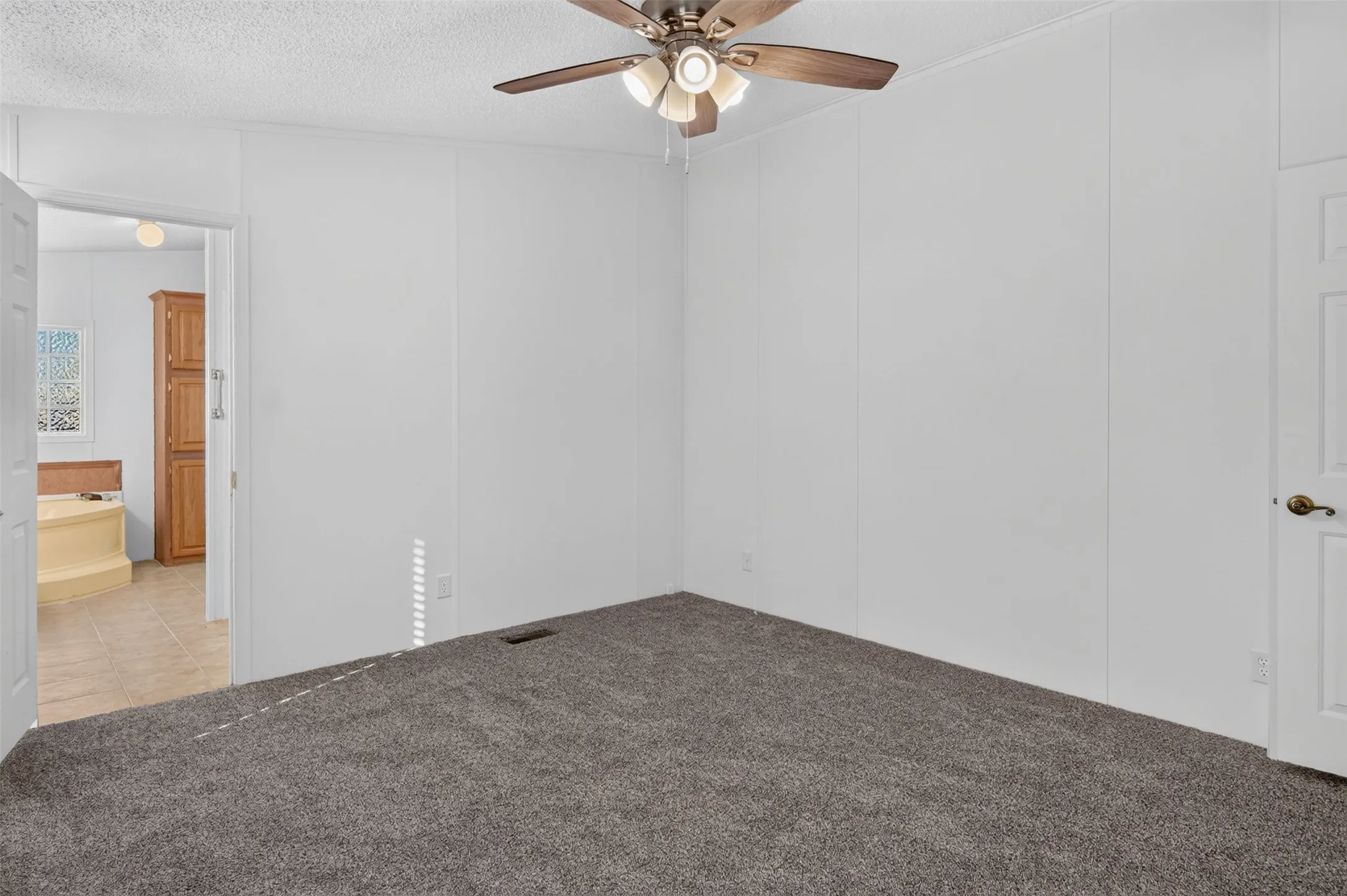 Manufactured Home For Sale in Palo Pinto County , 339 N Fm 2353, Graford, Texas 76449, 4 Bedroom, 3 Bathroom, 2 Garage spaces, 2,241 Sqft, built in 2001, mls#21370747, Real Estate Agent in Graford, Homes For Sale in Palo Pinto county, Homes For Sale in Graford, Realtor in Graford Texas, Real Estate Brokerage Independent Realty Texas, Luminita Cordes Realtor