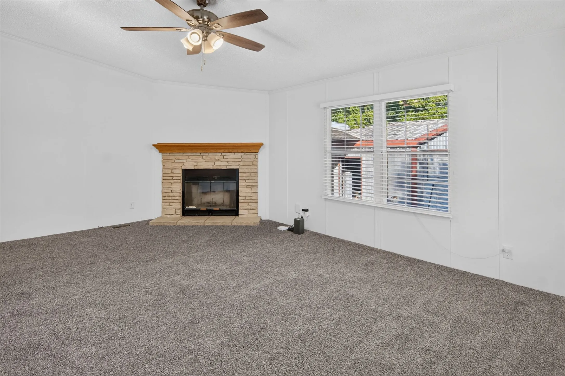 Manufactured Home For Sale in Palo Pinto County , 339 N Fm 2353, Graford, Texas 76449, 4 Bedroom, 3 Bathroom, 2 Garage spaces, 2,241 Sqft, built in 2001, mls#21370747, Real Estate Agent in Graford, Homes For Sale in Palo Pinto county, Homes For Sale in Graford, Realtor in Graford Texas, Real Estate Brokerage Independent Realty Texas, Luminita Cordes Realtor