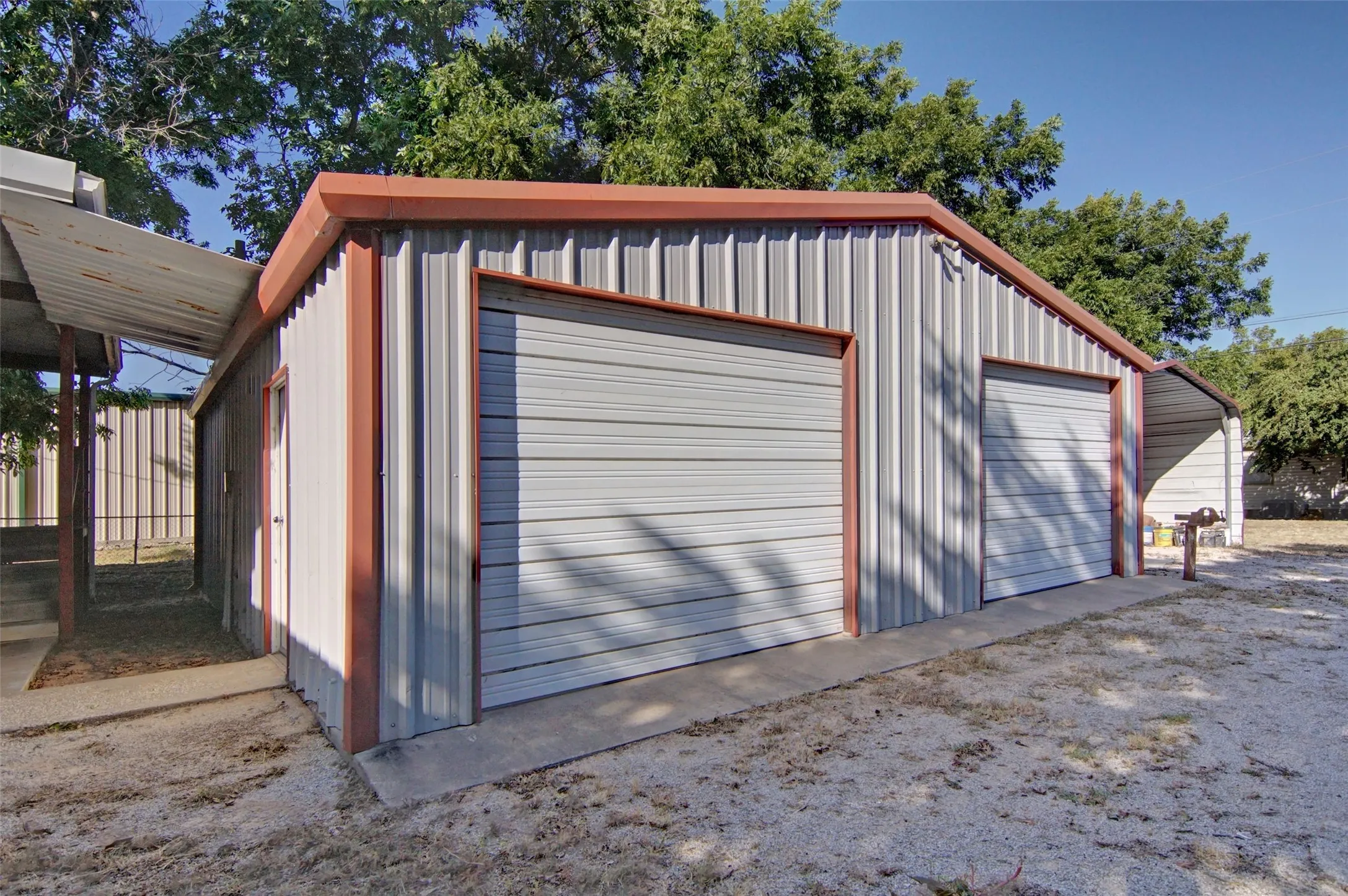 Manufactured Home For Sale in Palo Pinto County , 339 N Fm 2353, Graford, Texas 76449, 4 Bedroom, 3 Bathroom, 2 Garage spaces, 2,241 Sqft, built in 2001, mls#21370747, Real Estate Agent in Graford, Homes For Sale in Palo Pinto county, Homes For Sale in Graford, Realtor in Graford Texas, Real Estate Brokerage Independent Realty Texas, Luminita Cordes Realtor