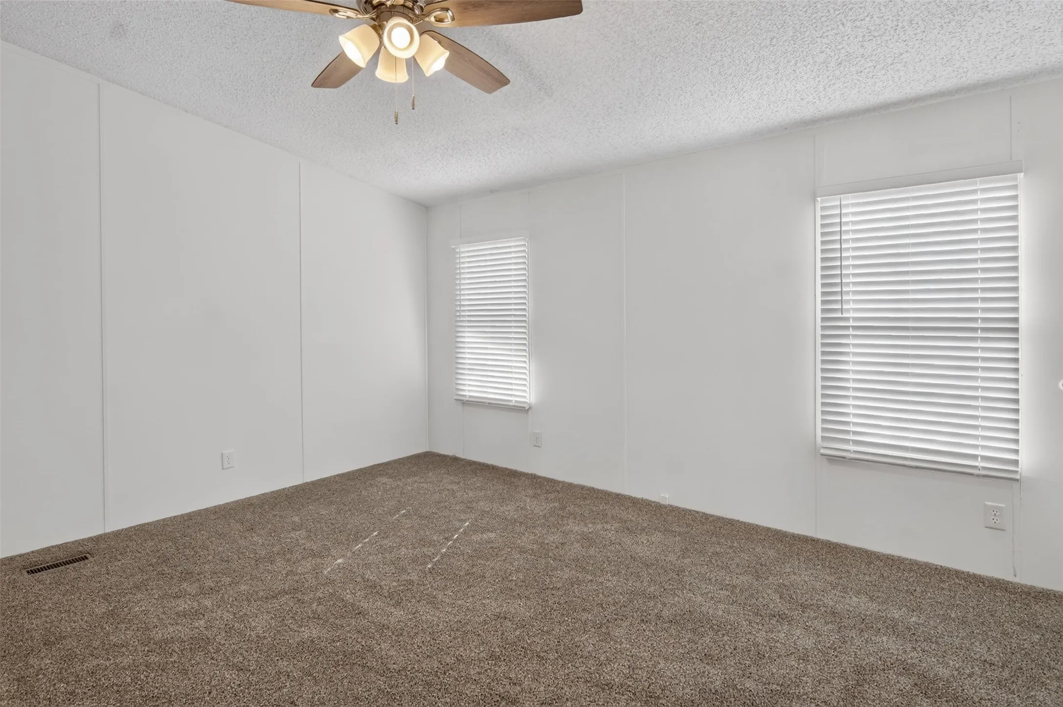 Manufactured Home For Sale in Palo Pinto County , 339 N Fm 2353, Graford, Texas 76449, 4 Bedroom, 3 Bathroom, 2 Garage spaces, 2,241 Sqft, built in 2001, mls#21370747, Real Estate Agent in Graford, Homes For Sale in Palo Pinto county, Homes For Sale in Graford, Realtor in Graford Texas, Real Estate Brokerage Independent Realty Texas, Luminita Cordes Realtor