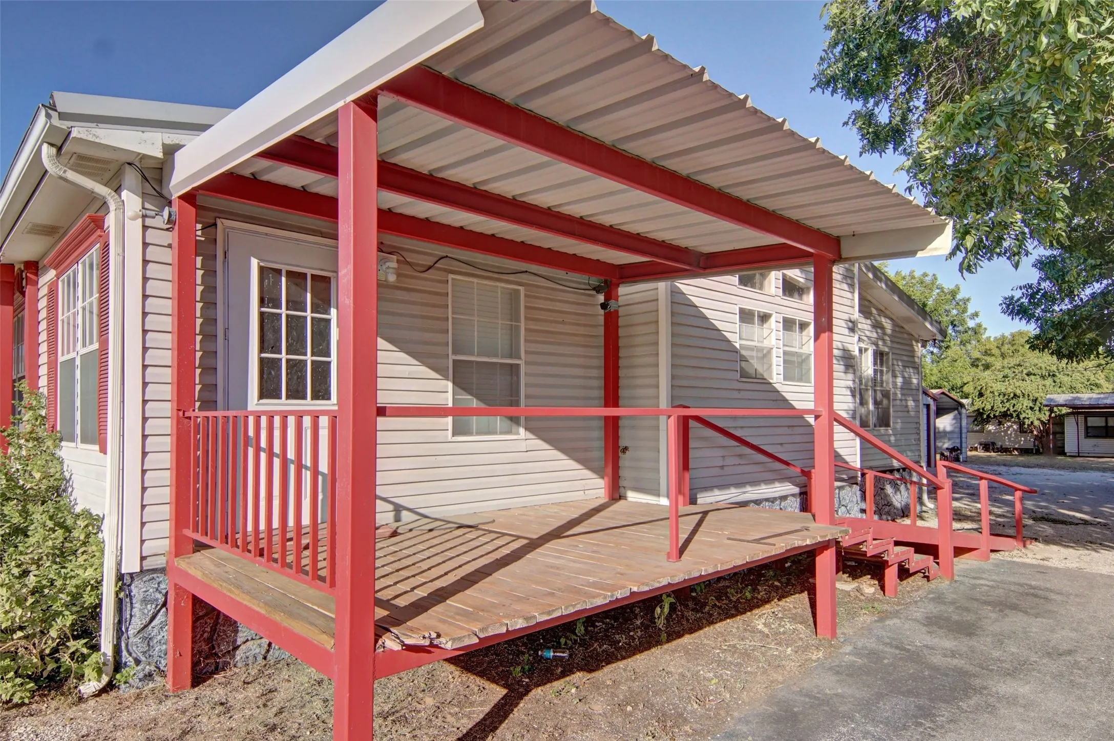 Manufactured Home For Sale in Palo Pinto County , 339 N Fm 2353, Graford, Texas 76449, 4 Bedroom, 3 Bathroom, 2 Garage spaces, 2,241 Sqft, built in 2001, mls#21370747, Real Estate Agent in Graford, Homes For Sale in Palo Pinto county, Homes For Sale in Graford, Realtor in Graford Texas, Real Estate Brokerage Independent Realty Texas, Luminita Cordes Realtor