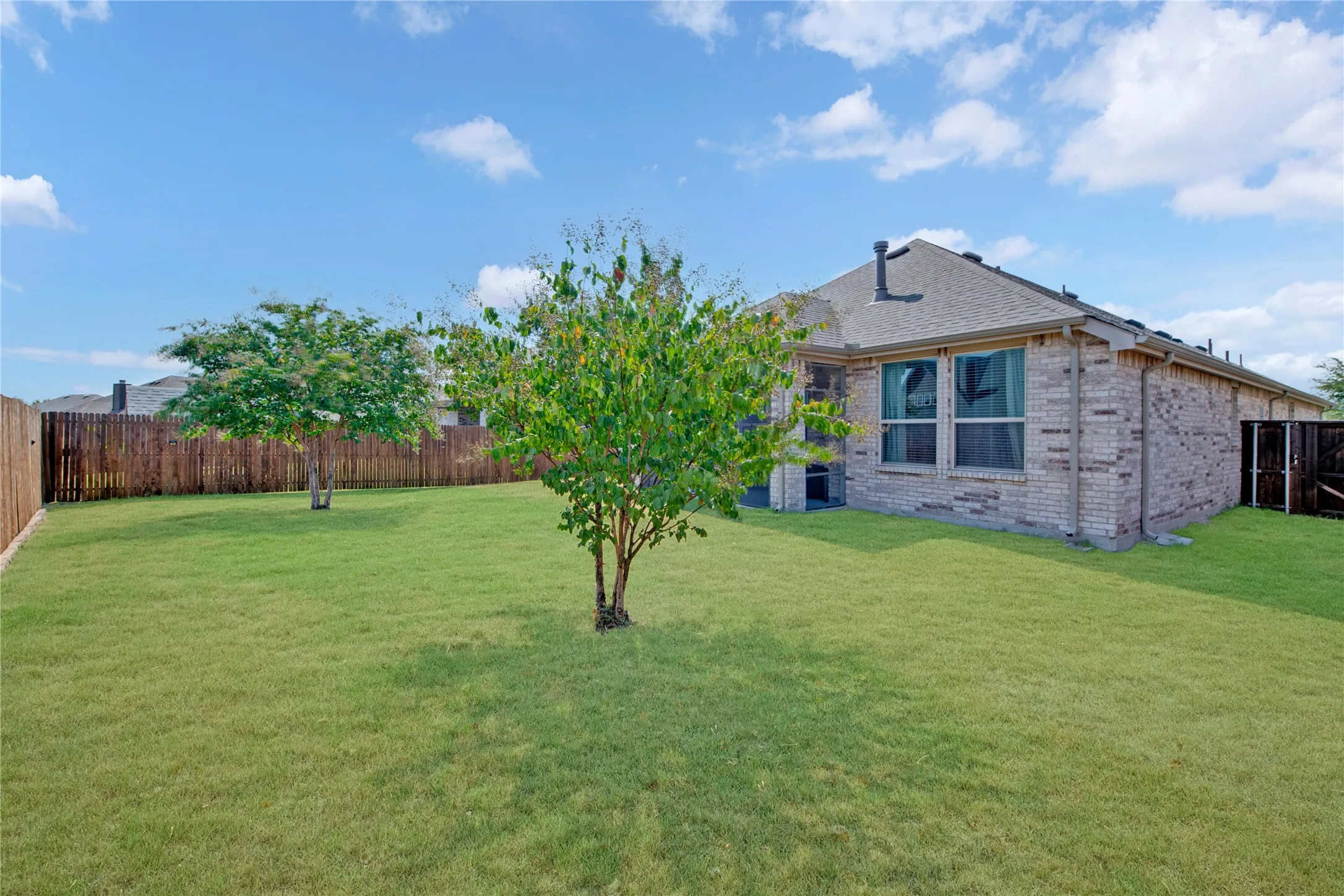 Single Family Residence For Sale in Kaufman County , 1819 Huntsman Way, Forney, Texas 75126, 4 Bedroom, 3 Bathroom, 2 Garage spaces, 2,200 Sqft, built in 2018, mls#21369777, Real Estate Agent in Forney, Homes For Sale in Kaufman county, Homes For Sale in Forney, Realtor in Forney Texas, Real Estate Brokerage Independent Realty Texas, Luminita Cordes Realtor