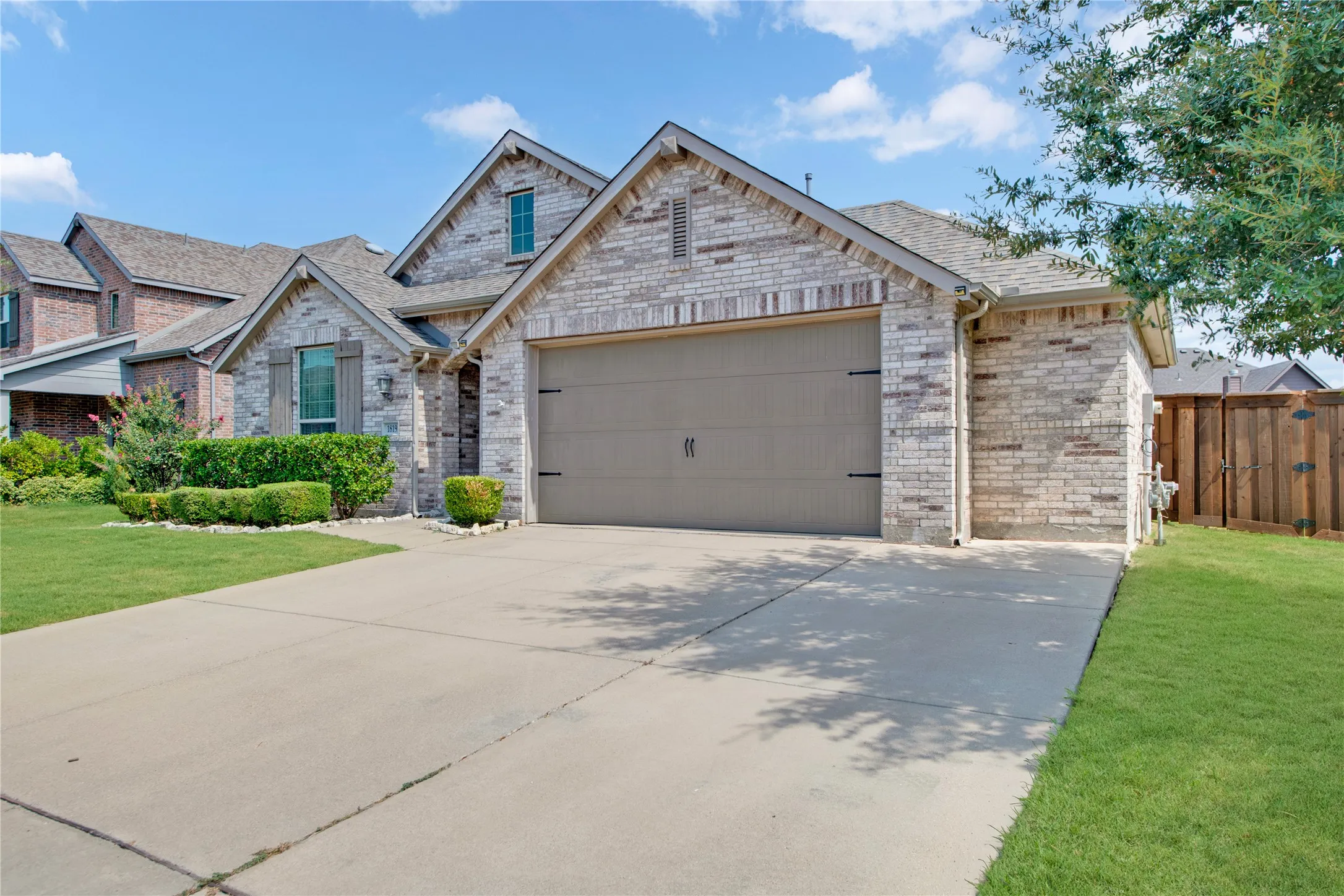 Single Family Residence For Sale in Kaufman County , 1819 Huntsman Way, Forney, Texas 75126, 4 Bedroom, 3 Bathroom, 2 Garage spaces, 2,200 Sqft, built in 2018, mls#21369777, Real Estate Agent in Forney, Homes For Sale in Kaufman county, Homes For Sale in Forney, Realtor in Forney Texas, Real Estate Brokerage Independent Realty Texas, Luminita Cordes Realtor