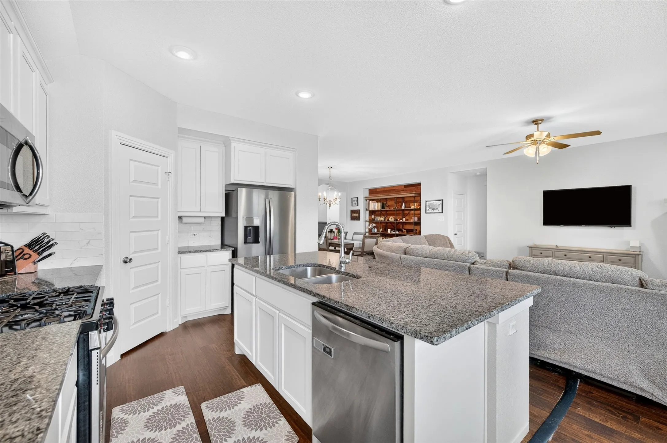 Single Family Residence For Sale in Kaufman County , 1819 Huntsman Way, Forney, Texas 75126, 4 Bedroom, 3 Bathroom, 2 Garage spaces, 2,200 Sqft, built in 2018, mls#21369777, Real Estate Agent in Forney, Homes For Sale in Kaufman county, Homes For Sale in Forney, Realtor in Forney Texas, Real Estate Brokerage Independent Realty Texas, Luminita Cordes Realtor