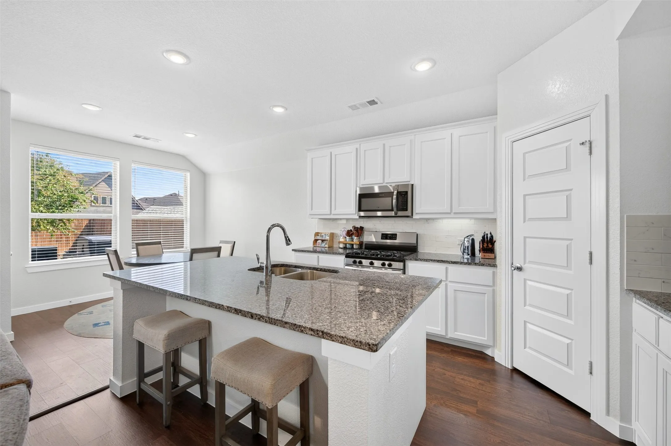 Single Family Residence For Sale in Kaufman County , 1819 Huntsman Way, Forney, Texas 75126, 4 Bedroom, 3 Bathroom, 2 Garage spaces, 2,200 Sqft, built in 2018, mls#21369777, Real Estate Agent in Forney, Homes For Sale in Kaufman county, Homes For Sale in Forney, Realtor in Forney Texas, Real Estate Brokerage Independent Realty Texas, Luminita Cordes Realtor