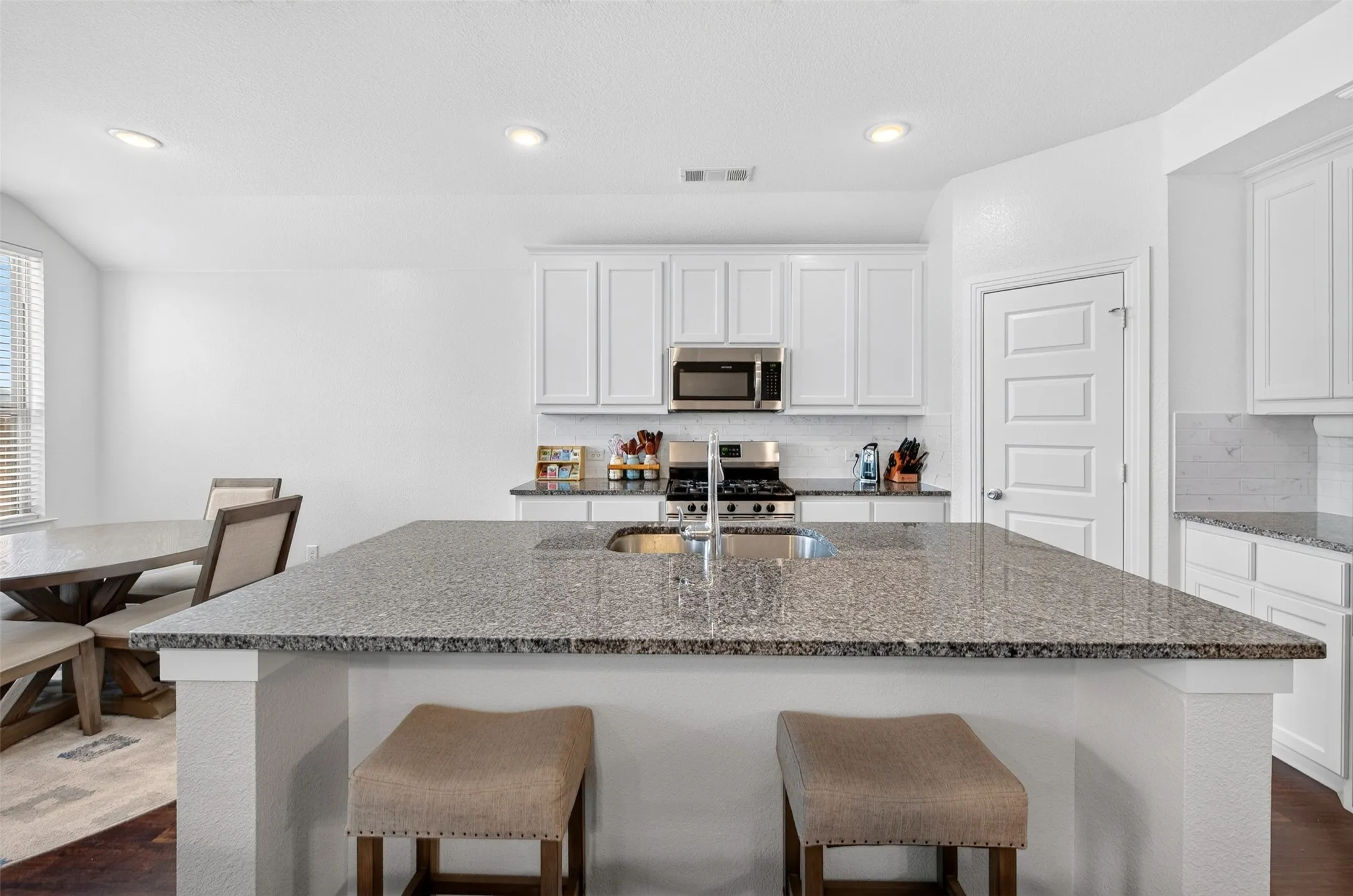 Single Family Residence For Sale in Kaufman County , 1819 Huntsman Way, Forney, Texas 75126, 4 Bedroom, 3 Bathroom, 2 Garage spaces, 2,200 Sqft, built in 2018, mls#21369777, Real Estate Agent in Forney, Homes For Sale in Kaufman county, Homes For Sale in Forney, Realtor in Forney Texas, Real Estate Brokerage Independent Realty Texas, Luminita Cordes Realtor