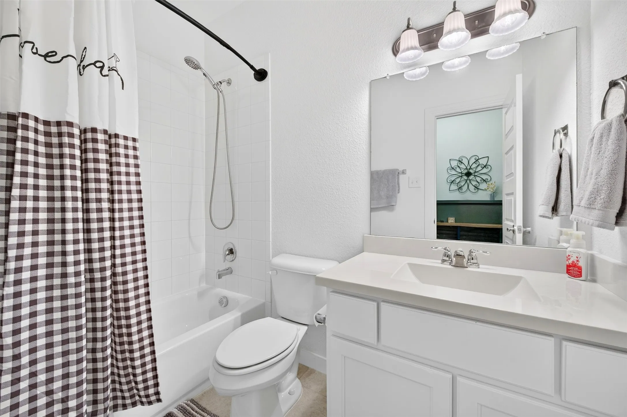 Single Family Residence For Sale in Kaufman County , 1819 Huntsman Way, Forney, Texas 75126, 4 Bedroom, 3 Bathroom, 2 Garage spaces, 2,200 Sqft, built in 2018, mls#21369777, Real Estate Agent in Forney, Homes For Sale in Kaufman county, Homes For Sale in Forney, Realtor in Forney Texas, Real Estate Brokerage Independent Realty Texas, Luminita Cordes Realtor
