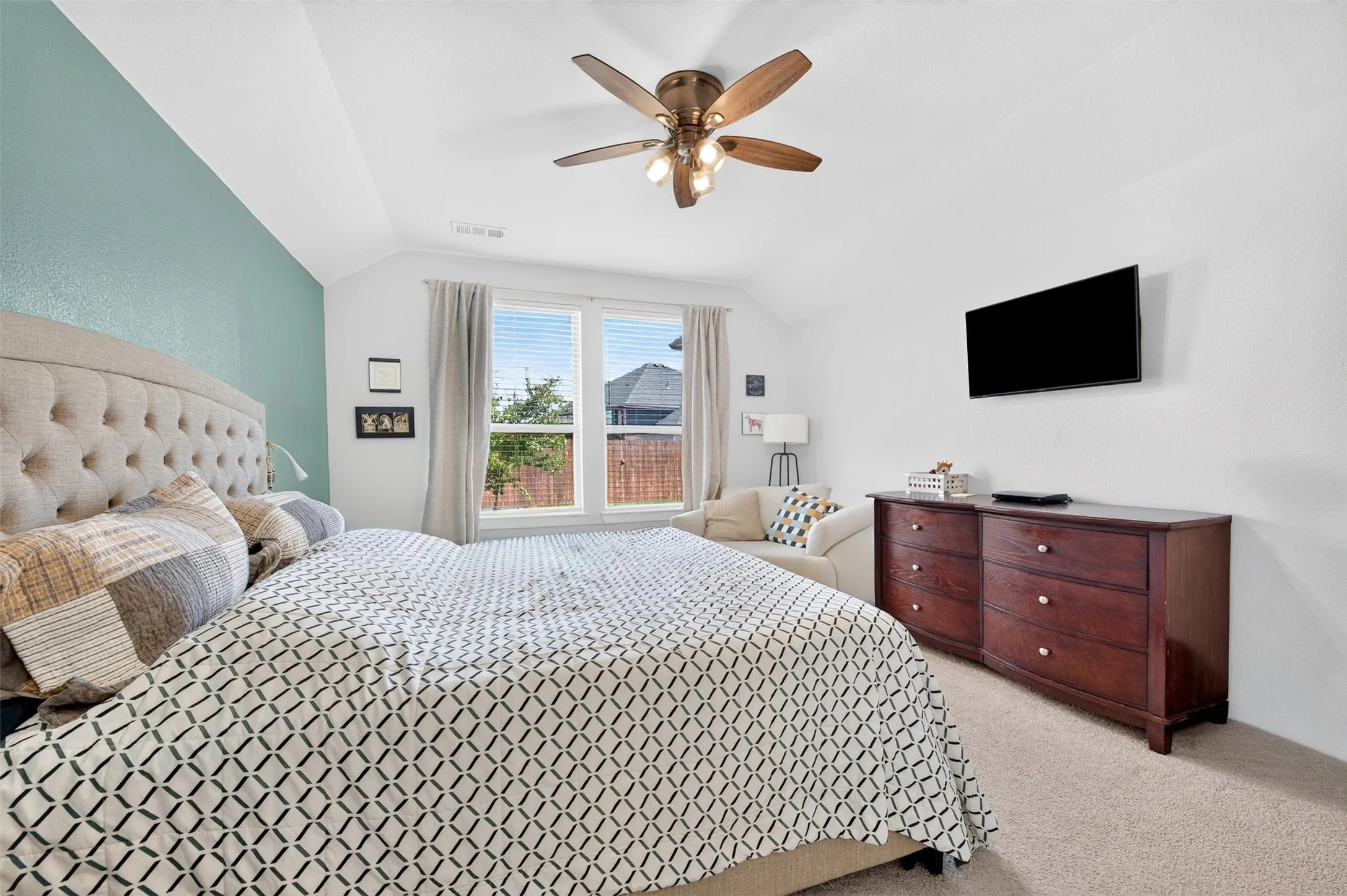 Single Family Residence For Sale in Kaufman County , 1819 Huntsman Way, Forney, Texas 75126, 4 Bedroom, 3 Bathroom, 2 Garage spaces, 2,200 Sqft, built in 2018, mls#21369777, Real Estate Agent in Forney, Homes For Sale in Kaufman county, Homes For Sale in Forney, Realtor in Forney Texas, Real Estate Brokerage Independent Realty Texas, Luminita Cordes Realtor