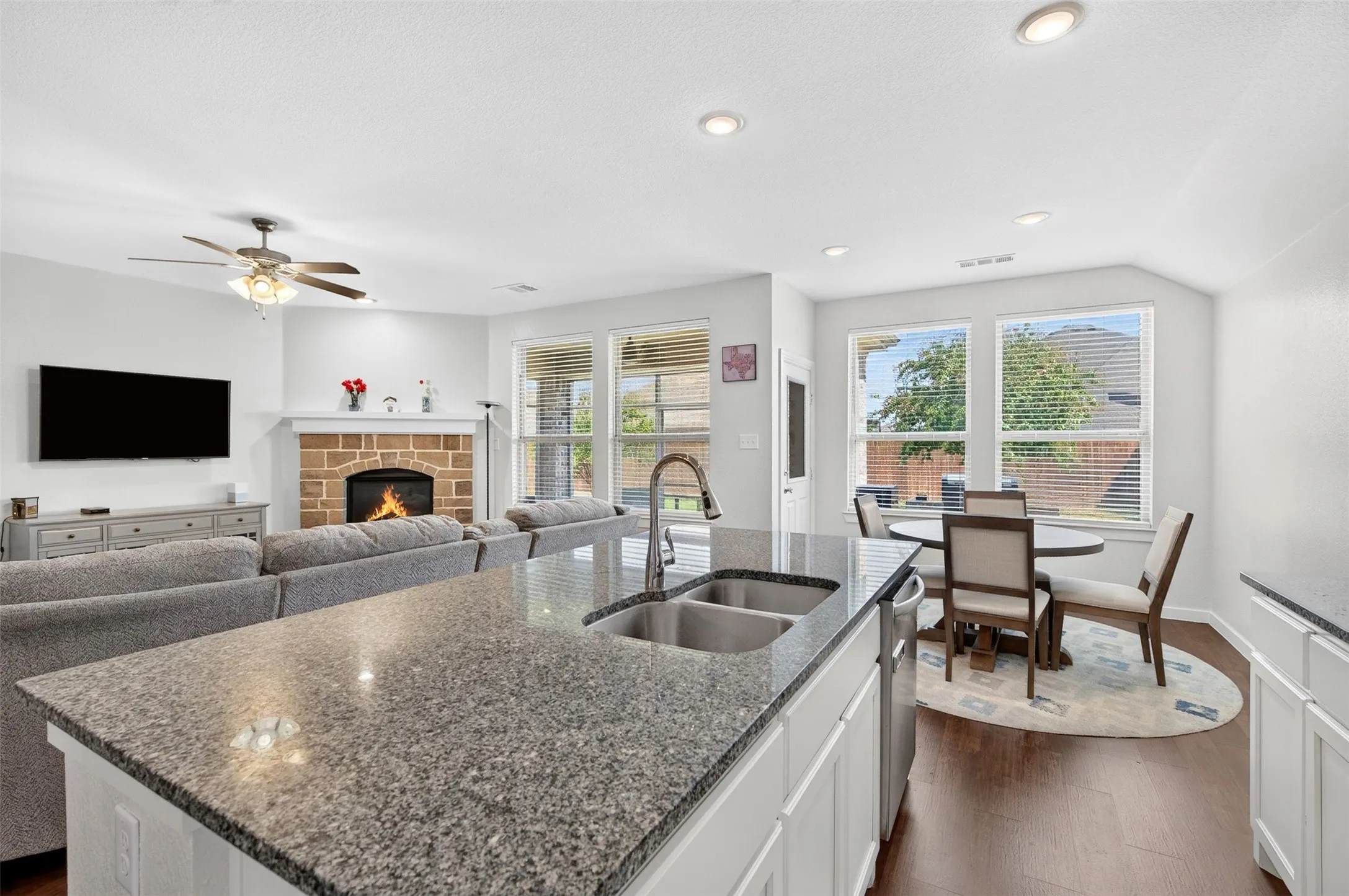 Single Family Residence For Sale in Kaufman County , 1819 Huntsman Way, Forney, Texas 75126, 4 Bedroom, 3 Bathroom, 2 Garage spaces, 2,200 Sqft, built in 2018, mls#21369777, Real Estate Agent in Forney, Homes For Sale in Kaufman county, Homes For Sale in Forney, Realtor in Forney Texas, Real Estate Brokerage Independent Realty Texas, Luminita Cordes Realtor