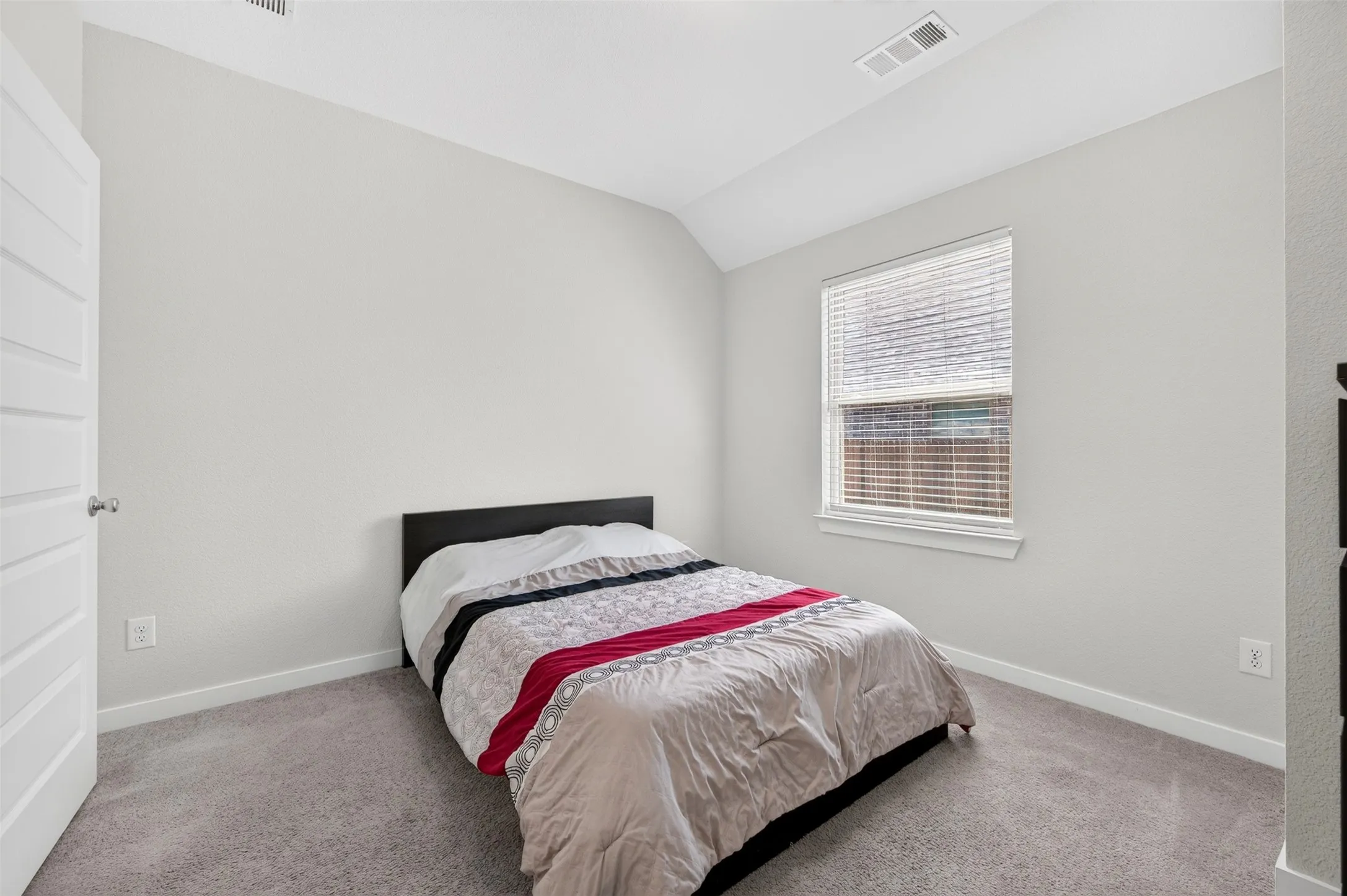 Single Family Residence For Sale in Kaufman County , 1819 Huntsman Way, Forney, Texas 75126, 4 Bedroom, 3 Bathroom, 2 Garage spaces, 2,200 Sqft, built in 2018, mls#21369777, Real Estate Agent in Forney, Homes For Sale in Kaufman county, Homes For Sale in Forney, Realtor in Forney Texas, Real Estate Brokerage Independent Realty Texas, Luminita Cordes Realtor