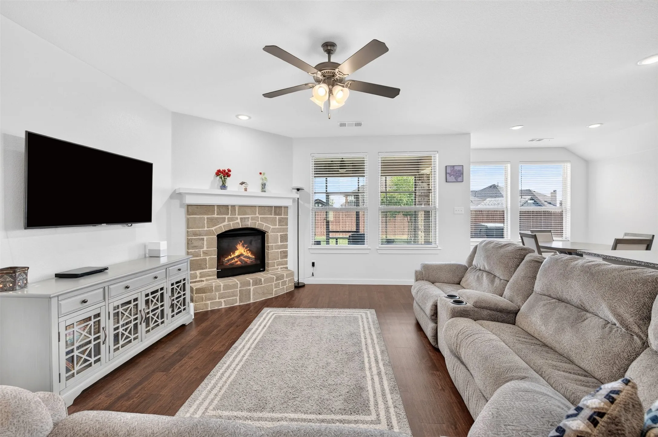Single Family Residence For Sale in Kaufman County , 1819 Huntsman Way, Forney, Texas 75126, 4 Bedroom, 3 Bathroom, 2 Garage spaces, 2,200 Sqft, built in 2018, mls#21369777, Real Estate Agent in Forney, Homes For Sale in Kaufman county, Homes For Sale in Forney, Realtor in Forney Texas, Real Estate Brokerage Independent Realty Texas, Luminita Cordes Realtor