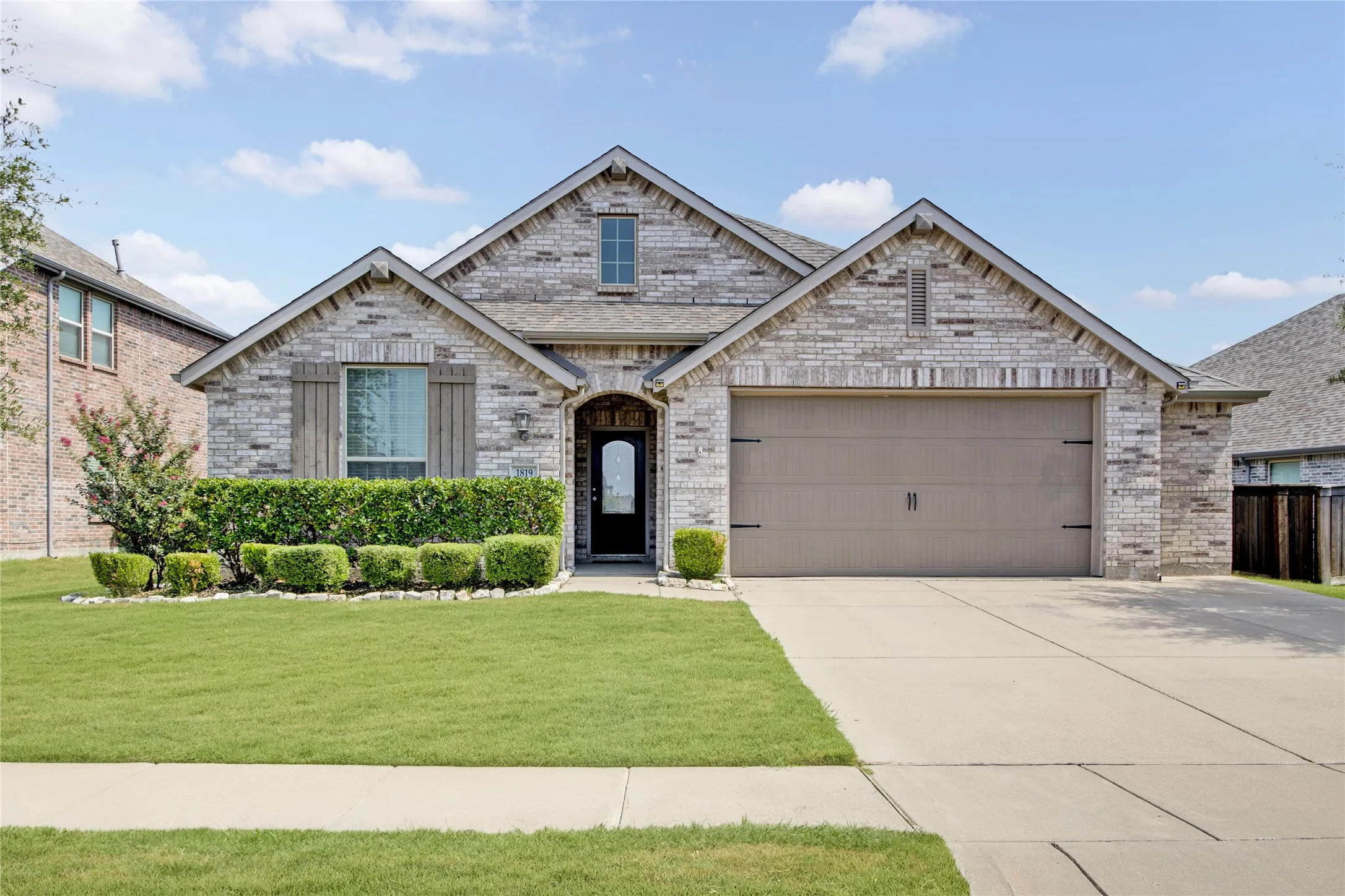 Single Family Residence For Sale in Kaufman County , 1819 Huntsman Way, Forney, Texas 75126, 4 Bedroom, 3 Bathroom, 2 Garage spaces, 2,200 Sqft, built in 2018, mls#21369777, Real Estate Agent in Forney, Homes For Sale in Kaufman county, Homes For Sale in Forney, Realtor in Forney Texas, Real Estate Brokerage Independent Realty Texas, Luminita Cordes Realtor