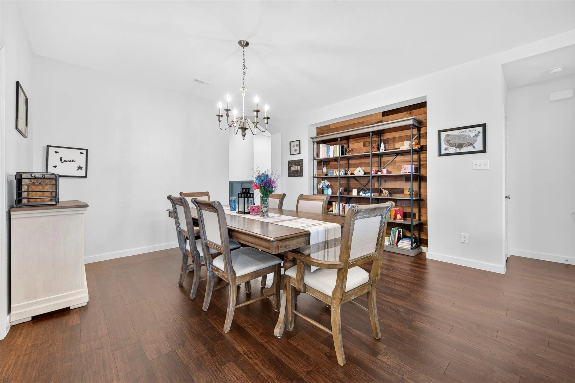 Single Family Residence For Sale in Kaufman County , 1819 Huntsman Way, Forney, Texas 75126, 4 Bedroom, 3 Bathroom, 2 Garage spaces, 2,200 Sqft, built in 2018, mls#21369777, Real Estate Agent in Forney, Homes For Sale in Kaufman county, Homes For Sale in Forney, Realtor in Forney Texas, Real Estate Brokerage Independent Realty Texas, Luminita Cordes Realtor