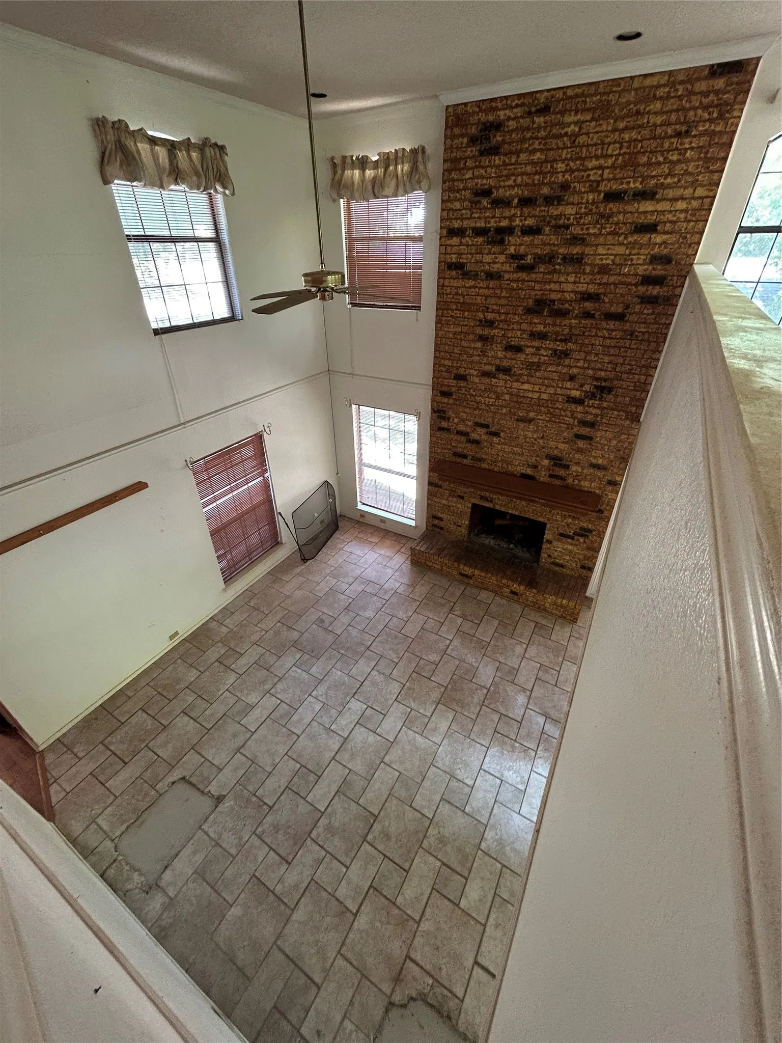 Single Family Residence For Sale in Dallas County , 544 Renee Lane, De Soto, Texas 75115, 3 Bedroom, 3 Bathroom, 2 Garage spaces, 2,463 Sqft, built in 1985, mls#21370793, Real Estate Agent in De Soto, Homes For Sale in Dallas county, Homes For Sale in De Soto, Realtor in De Soto Texas, Real Estate Brokerage Independent Realty Texas, Luminita Cordes Realtor