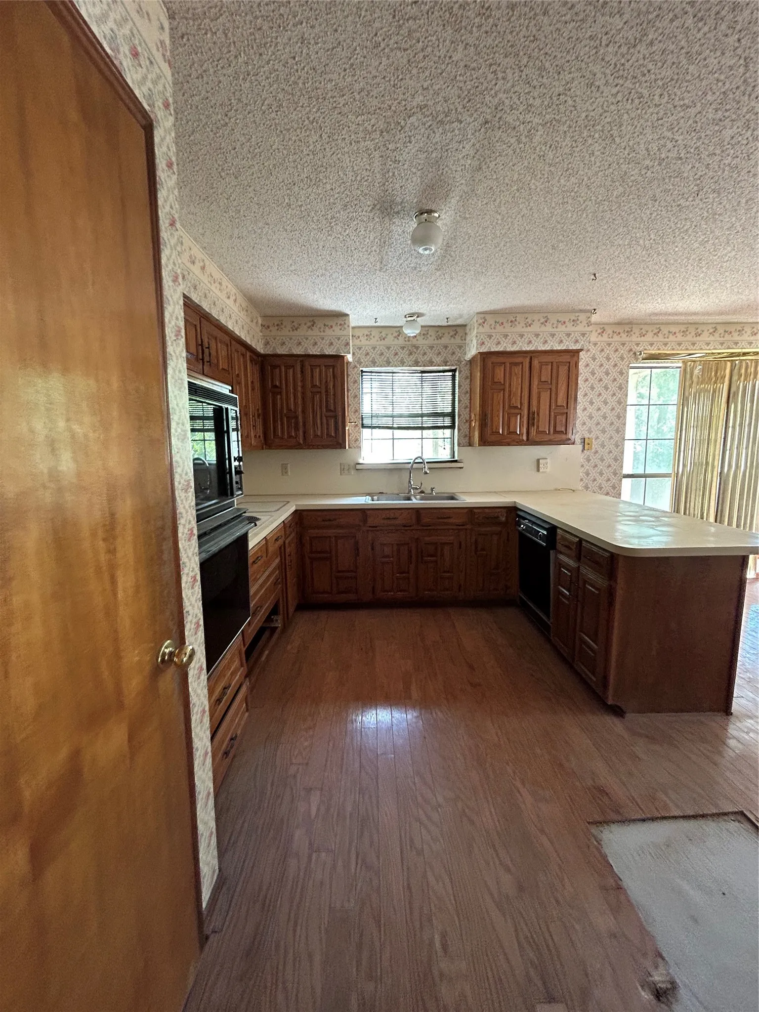 Single Family Residence For Sale in Dallas County , 544 Renee Lane, De Soto, Texas 75115, 3 Bedroom, 3 Bathroom, 2 Garage spaces, 2,463 Sqft, built in 1985, mls#21370793, Real Estate Agent in De Soto, Homes For Sale in Dallas county, Homes For Sale in De Soto, Realtor in De Soto Texas, Real Estate Brokerage Independent Realty Texas, Luminita Cordes Realtor