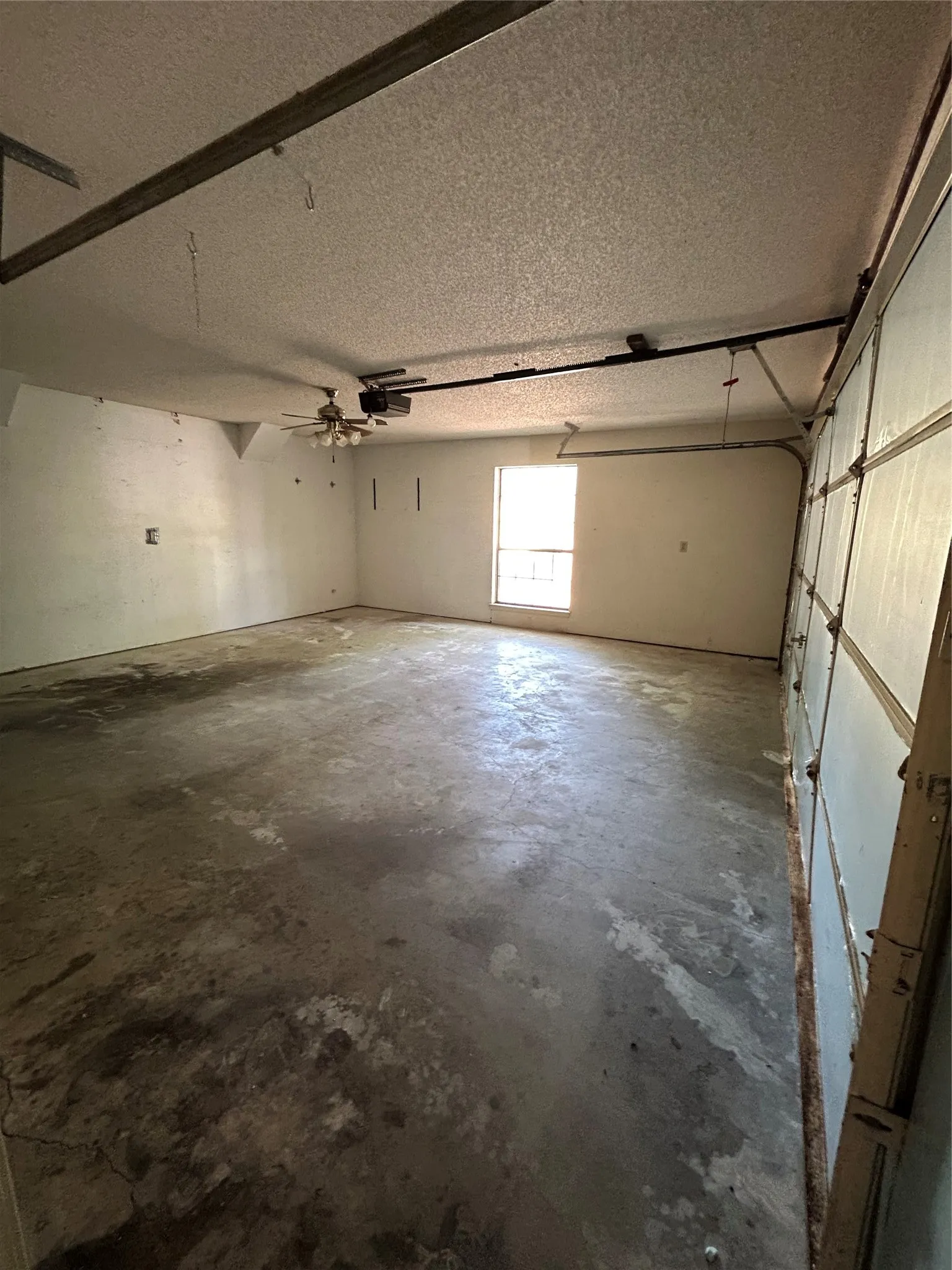 Single Family Residence For Sale in Dallas County , 544 Renee Lane, De Soto, Texas 75115, 3 Bedroom, 3 Bathroom, 2 Garage spaces, 2,463 Sqft, built in 1985, mls#21370793, Real Estate Agent in De Soto, Homes For Sale in Dallas county, Homes For Sale in De Soto, Realtor in De Soto Texas, Real Estate Brokerage Independent Realty Texas, Luminita Cordes Realtor