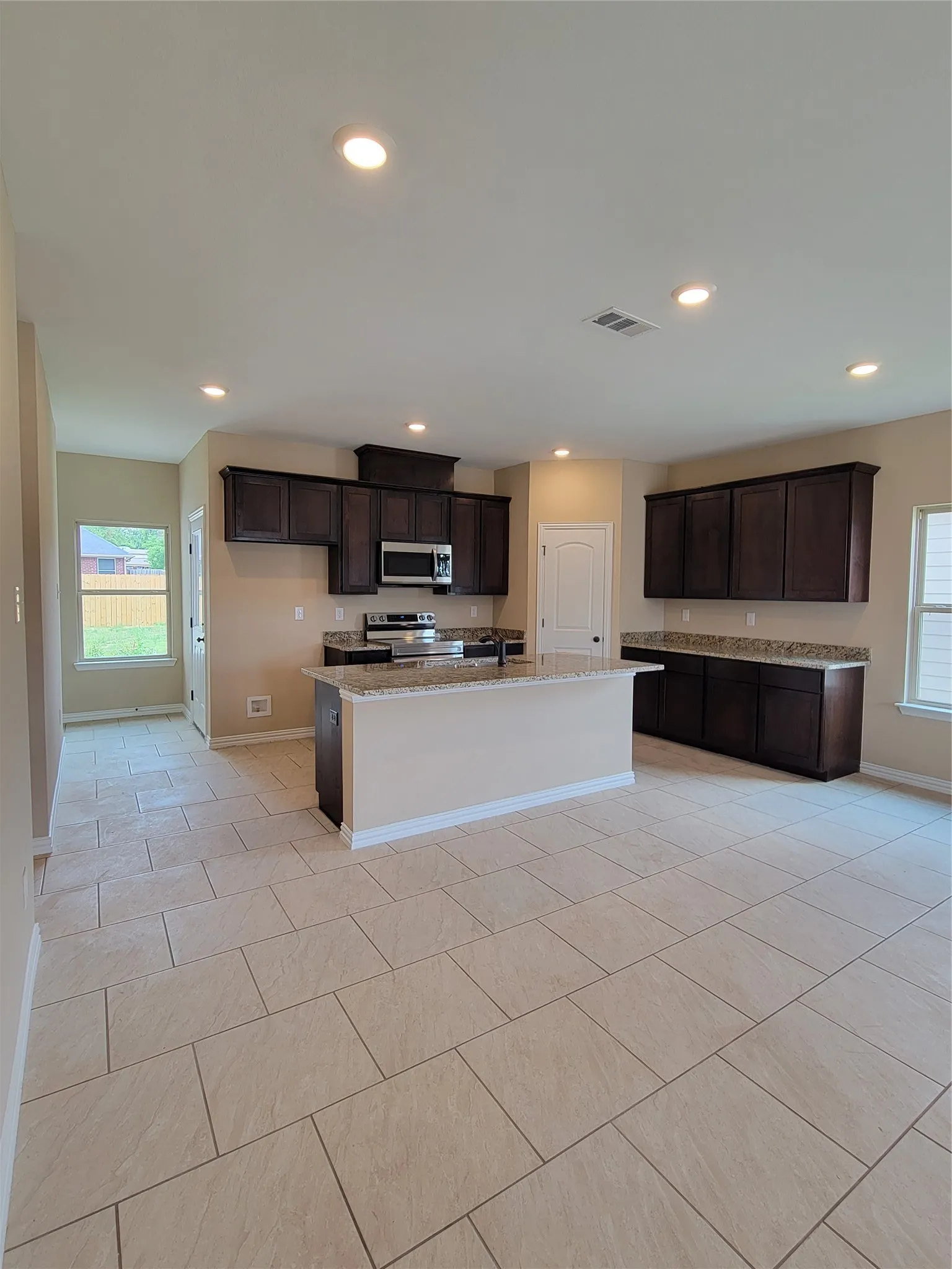 Single Family Residence For Rent in Hunt County , 108 Canales Circle, Greenville, Texas 75401, 3 Bedroom, 2 Bathroom, 2 Garage spaces, 1,419 Sqft, built in 2021, mls#21370796, Real Estate Agent in Greenville, Homes For Rent in Hunt county, Homes For Rent in Greenville, Realtor in Greenville Texas, Real Estate Brokerage Independent Realty Texas, Luminita Cordes Realtor