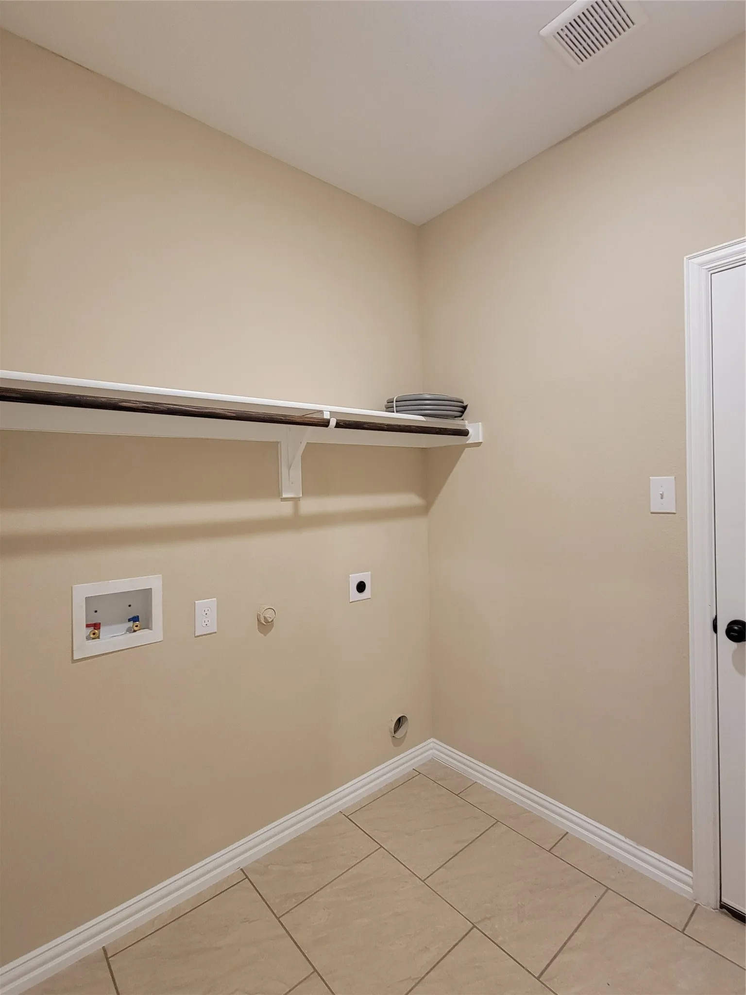 Single Family Residence For Rent in Hunt County , 108 Canales Circle, Greenville, Texas 75401, 3 Bedroom, 2 Bathroom, 2 Garage spaces, 1,419 Sqft, built in 2021, mls#21370796, Real Estate Agent in Greenville, Homes For Rent in Hunt county, Homes For Rent in Greenville, Realtor in Greenville Texas, Real Estate Brokerage Independent Realty Texas, Luminita Cordes Realtor