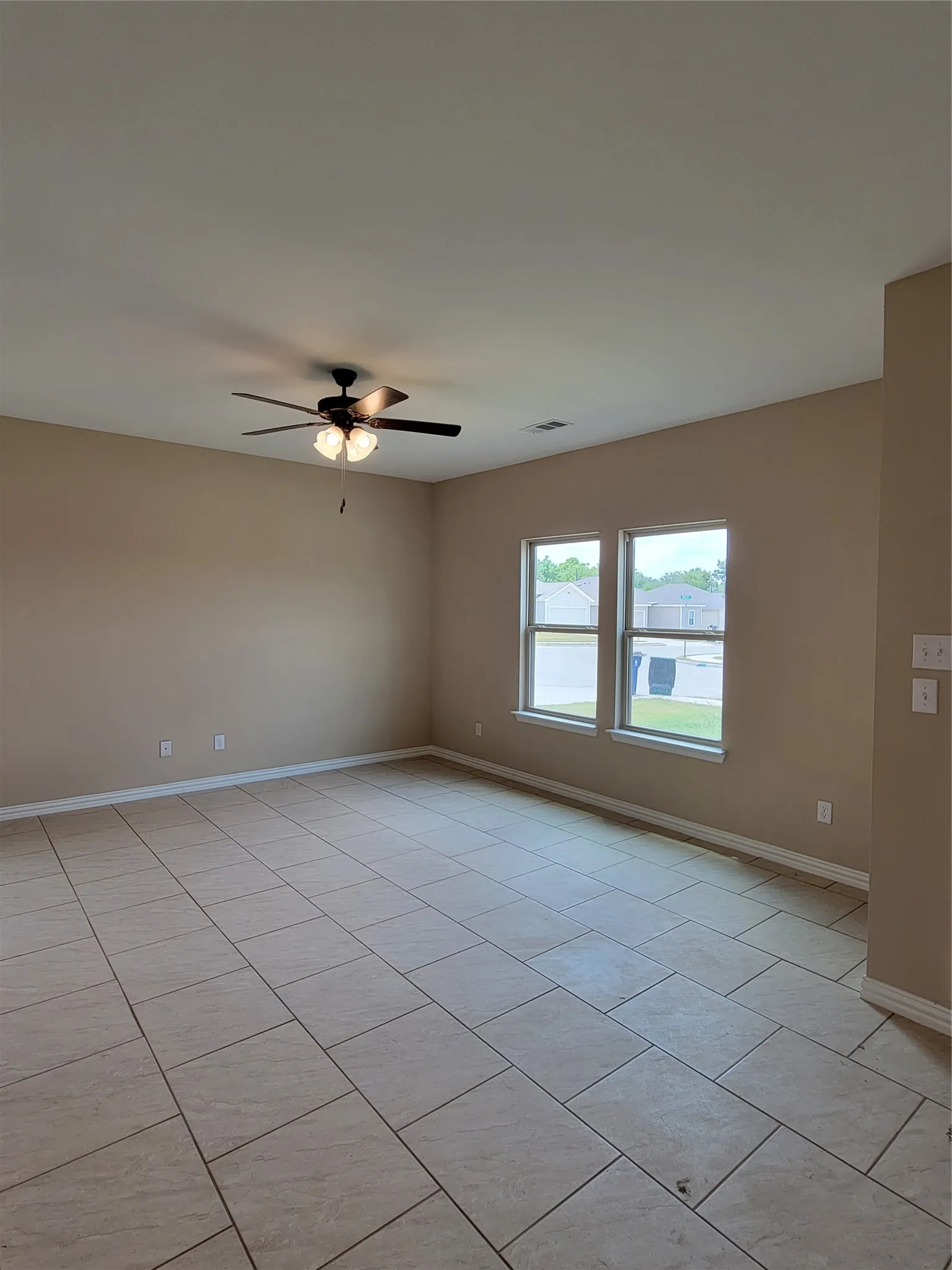Single Family Residence For Rent in Hunt County , 108 Canales Circle, Greenville, Texas 75401, 3 Bedroom, 2 Bathroom, 2 Garage spaces, 1,419 Sqft, built in 2021, mls#21370796, Real Estate Agent in Greenville, Homes For Rent in Hunt county, Homes For Rent in Greenville, Realtor in Greenville Texas, Real Estate Brokerage Independent Realty Texas, Luminita Cordes Realtor