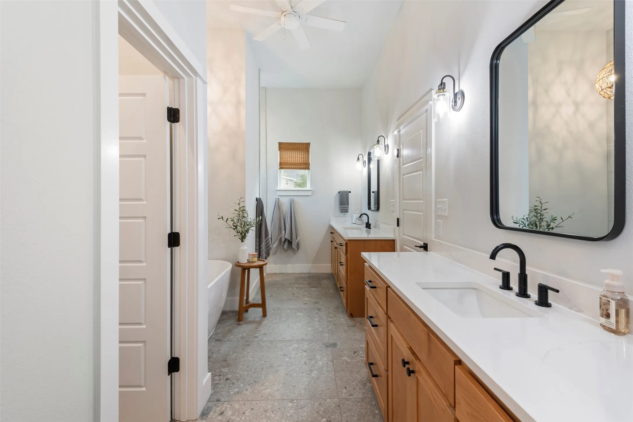 Single Family Residence For Sale in Parker County , 105 Kaya Court, Weatherford, Texas 76087, 4 Bedroom, 3 Bathroom, 3 Garage spaces, 2,373 Sqft, built in 2022, mls#21365464, Real Estate Agent in Weatherford, Homes For Sale in Parker county, Homes For Sale in Weatherford, Realtor in Weatherford Texas, Real Estate Brokerage Independent Realty Texas, Luminita Cordes Realtor