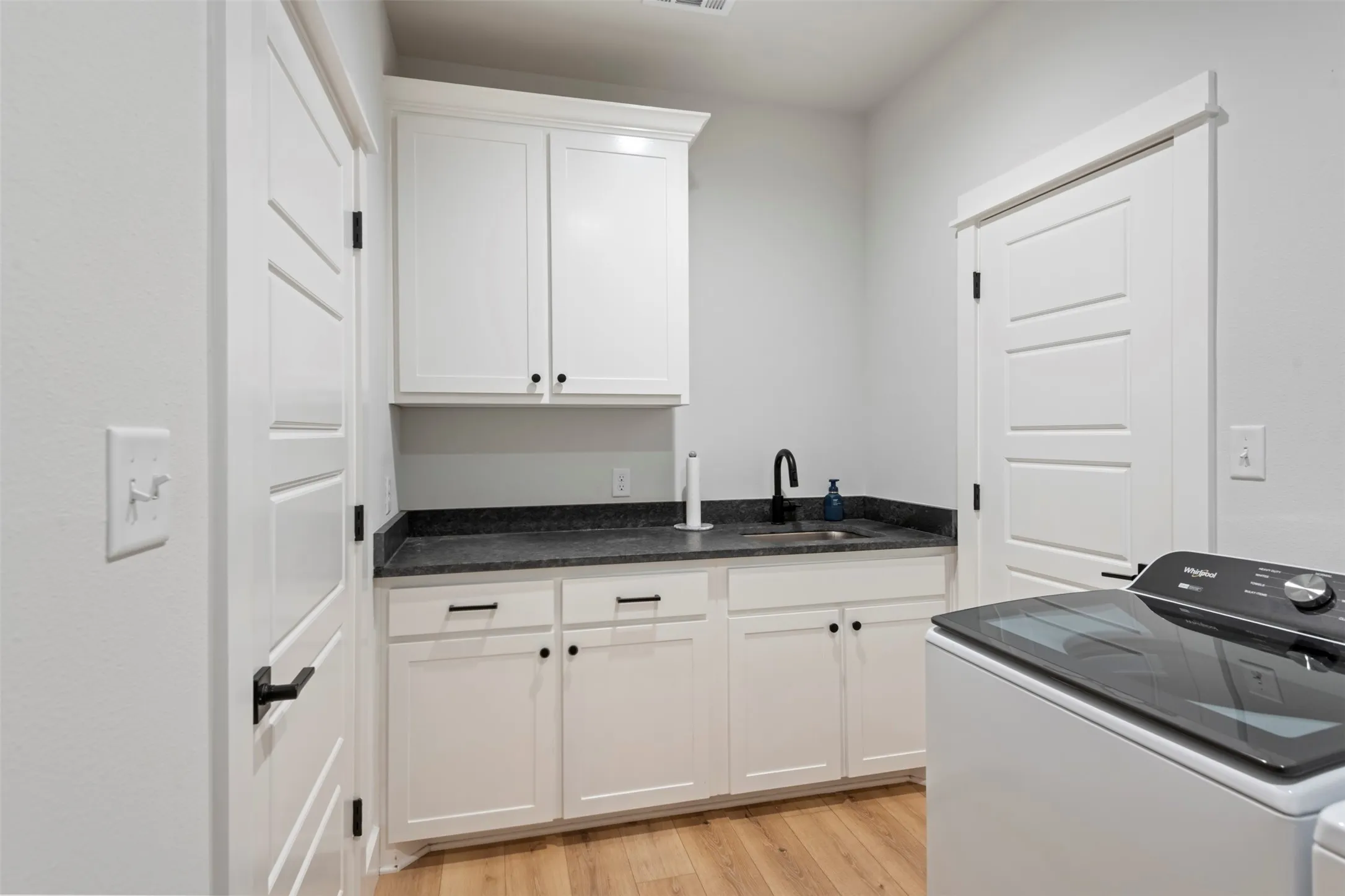 Single Family Residence For Sale in Parker County , 105 Kaya Court, Weatherford, Texas 76087, 4 Bedroom, 3 Bathroom, 3 Garage spaces, 2,373 Sqft, built in 2022, mls#21365464, Real Estate Agent in Weatherford, Homes For Sale in Parker county, Homes For Sale in Weatherford, Realtor in Weatherford Texas, Real Estate Brokerage Independent Realty Texas, Luminita Cordes Realtor