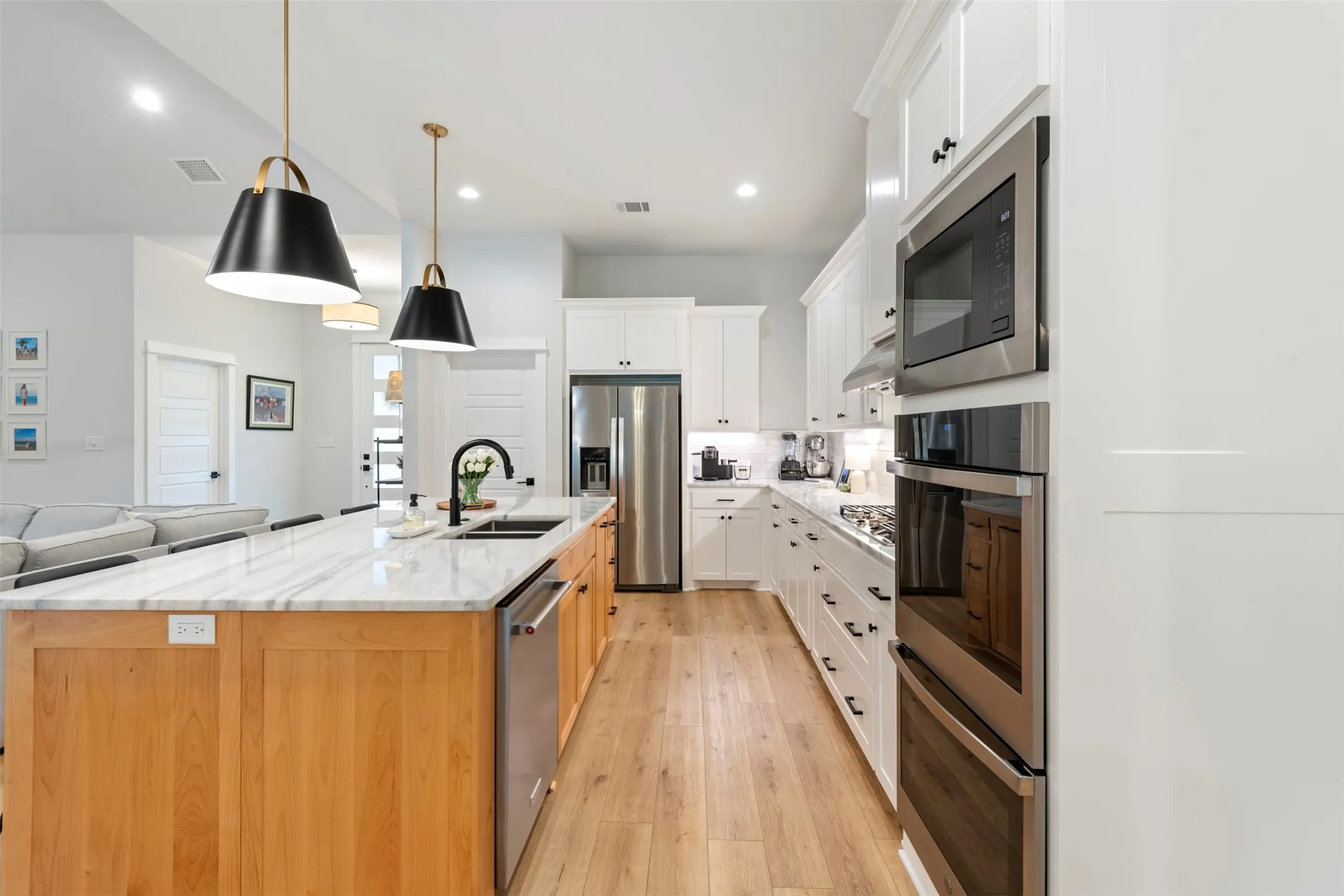 Single Family Residence For Sale in Parker County , 105 Kaya Court, Weatherford, Texas 76087, 4 Bedroom, 3 Bathroom, 3 Garage spaces, 2,373 Sqft, built in 2022, mls#21365464, Real Estate Agent in Weatherford, Homes For Sale in Parker county, Homes For Sale in Weatherford, Realtor in Weatherford Texas, Real Estate Brokerage Independent Realty Texas, Luminita Cordes Realtor