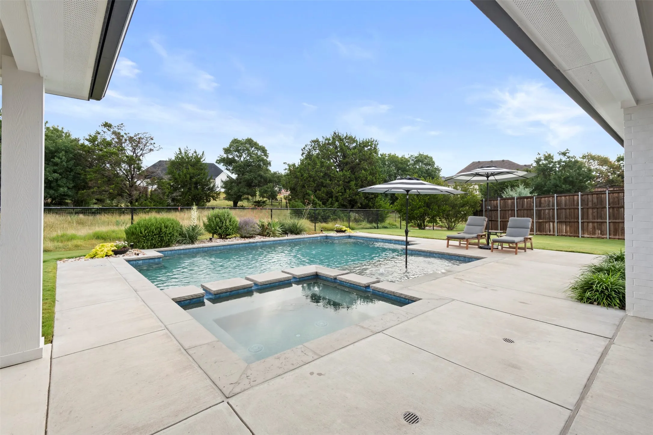 Single Family Residence For Sale in Parker County , 105 Kaya Court, Weatherford, Texas 76087, 4 Bedroom, 3 Bathroom, 3 Garage spaces, 2,373 Sqft, built in 2022, mls#21365464, Real Estate Agent in Weatherford, Homes For Sale in Parker county, Homes For Sale in Weatherford, Realtor in Weatherford Texas, Real Estate Brokerage Independent Realty Texas, Luminita Cordes Realtor