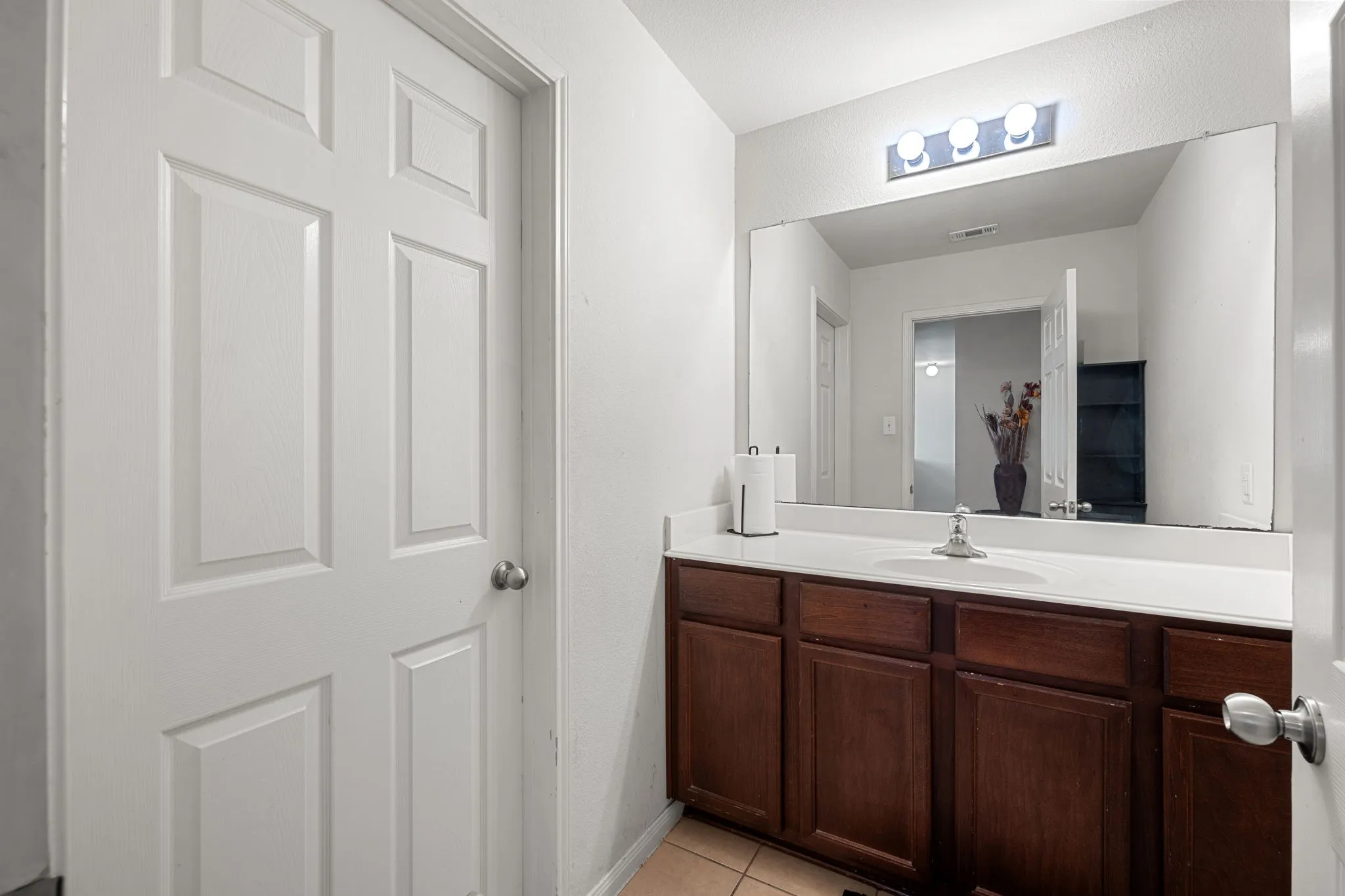 Single Family Residence For Sale in Kaufman County , 2101 Gardenia Drive, Forney, Texas 75126, 4 Bedroom, 3 Bathroom, 2 Garage spaces, 2,285 Sqft, built in 2013, mls#21369343, Real Estate Agent in Forney, Homes For Sale in Kaufman county, Homes For Sale in Forney, Realtor in Forney Texas, Real Estate Brokerage Independent Realty Texas, Luminita Cordes Realtor