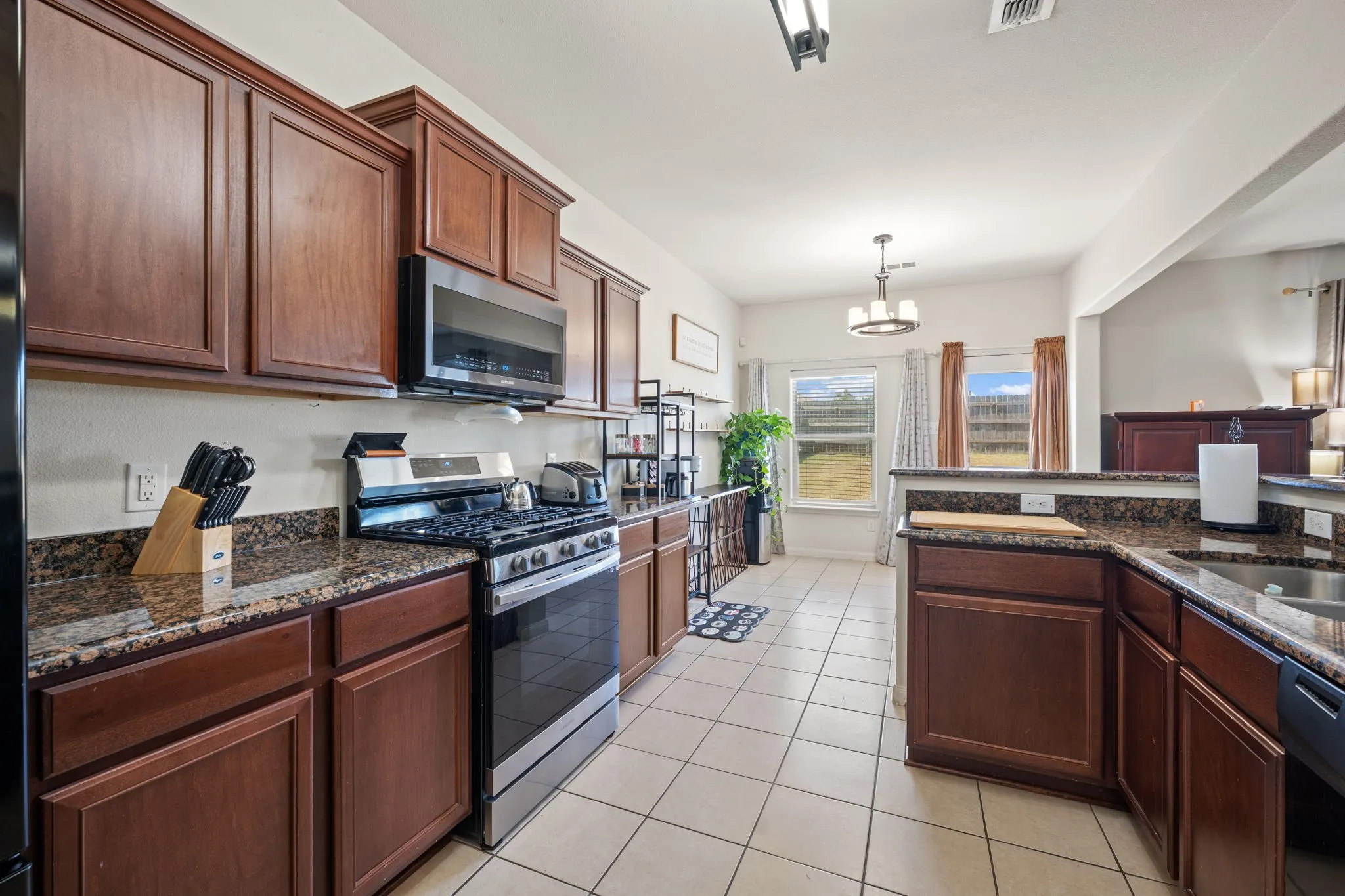 Single Family Residence For Sale in Kaufman County , 2101 Gardenia Drive, Forney, Texas 75126, 4 Bedroom, 3 Bathroom, 2 Garage spaces, 2,285 Sqft, built in 2013, mls#21369343, Real Estate Agent in Forney, Homes For Sale in Kaufman county, Homes For Sale in Forney, Realtor in Forney Texas, Real Estate Brokerage Independent Realty Texas, Luminita Cordes Realtor