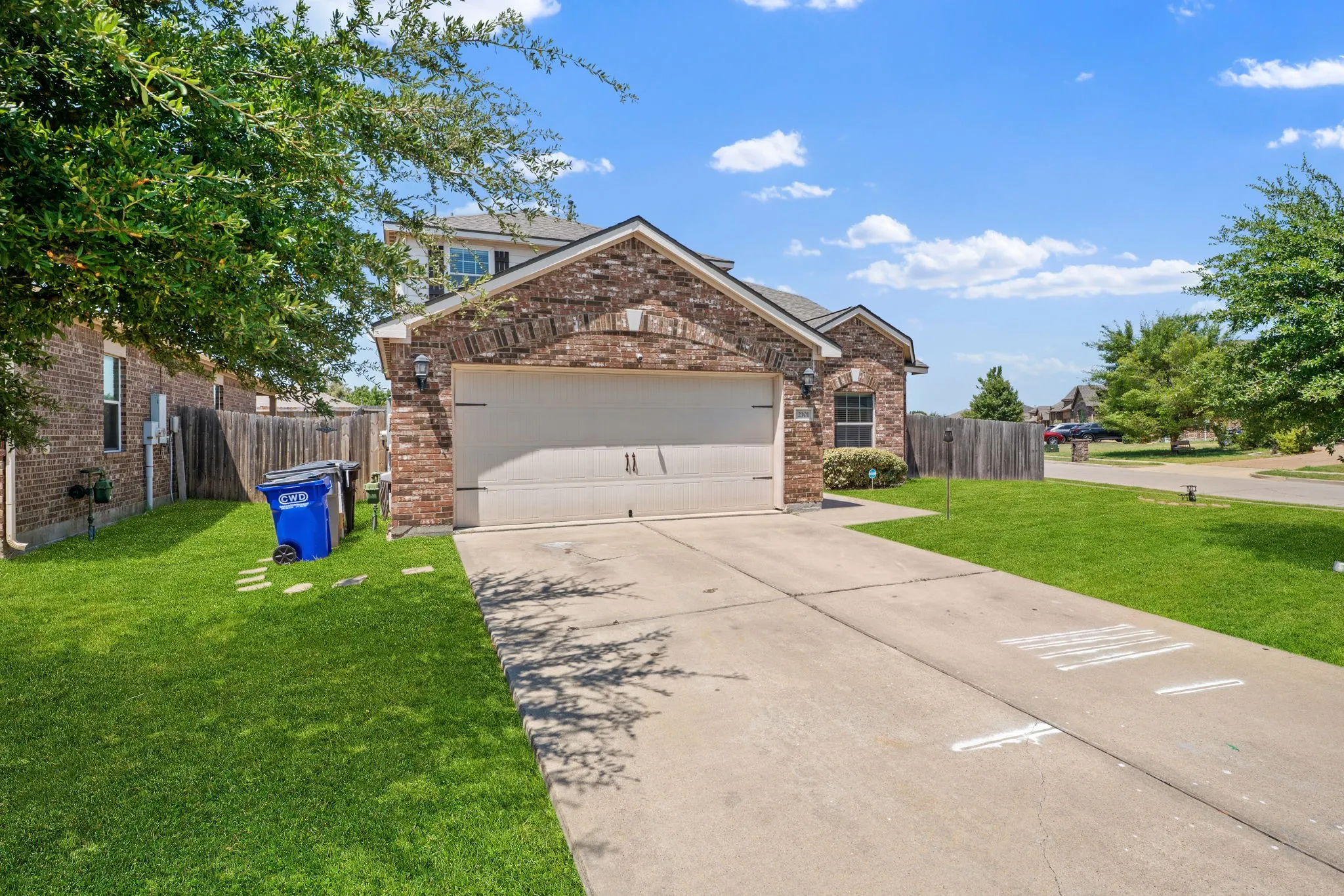 Single Family Residence For Sale in Kaufman County , 2101 Gardenia Drive, Forney, Texas 75126, 4 Bedroom, 3 Bathroom, 2 Garage spaces, 2,285 Sqft, built in 2013, mls#21369343, Real Estate Agent in Forney, Homes For Sale in Kaufman county, Homes For Sale in Forney, Realtor in Forney Texas, Real Estate Brokerage Independent Realty Texas, Luminita Cordes Realtor