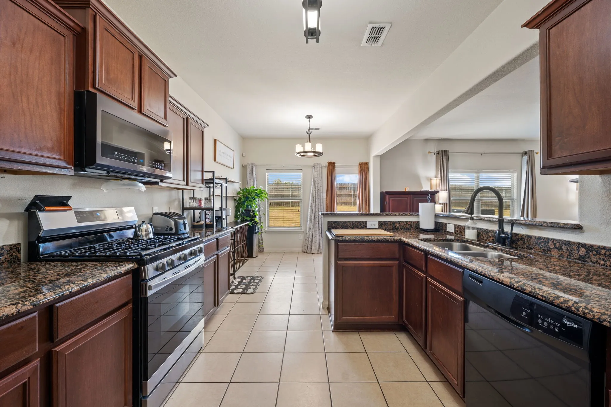 Single Family Residence For Sale in Kaufman County , 2101 Gardenia Drive, Forney, Texas 75126, 4 Bedroom, 3 Bathroom, 2 Garage spaces, 2,285 Sqft, built in 2013, mls#21369343, Real Estate Agent in Forney, Homes For Sale in Kaufman county, Homes For Sale in Forney, Realtor in Forney Texas, Real Estate Brokerage Independent Realty Texas, Luminita Cordes Realtor