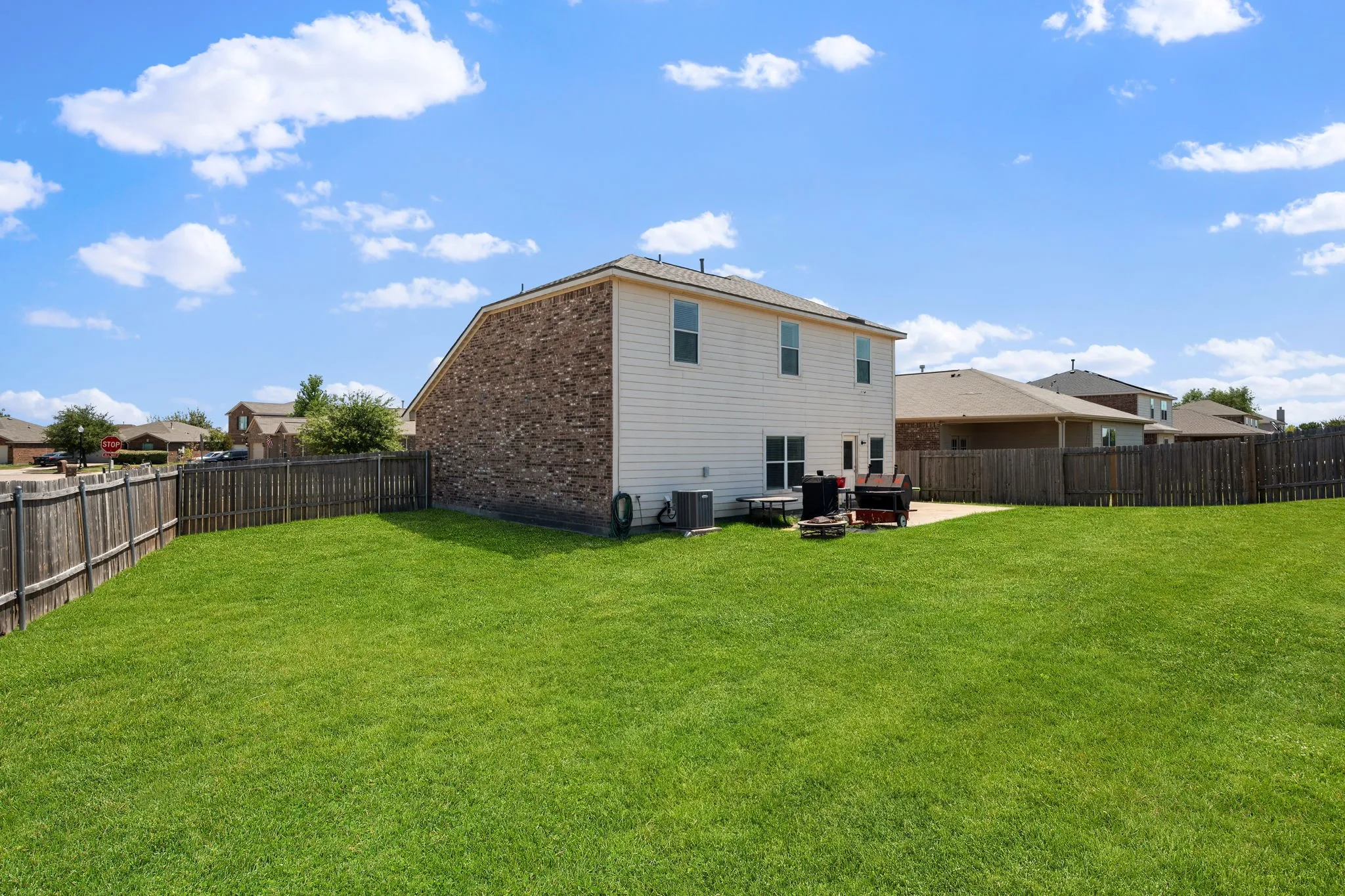 Single Family Residence For Sale in Kaufman County , 2101 Gardenia Drive, Forney, Texas 75126, 4 Bedroom, 3 Bathroom, 2 Garage spaces, 2,285 Sqft, built in 2013, mls#21369343, Real Estate Agent in Forney, Homes For Sale in Kaufman county, Homes For Sale in Forney, Realtor in Forney Texas, Real Estate Brokerage Independent Realty Texas, Luminita Cordes Realtor