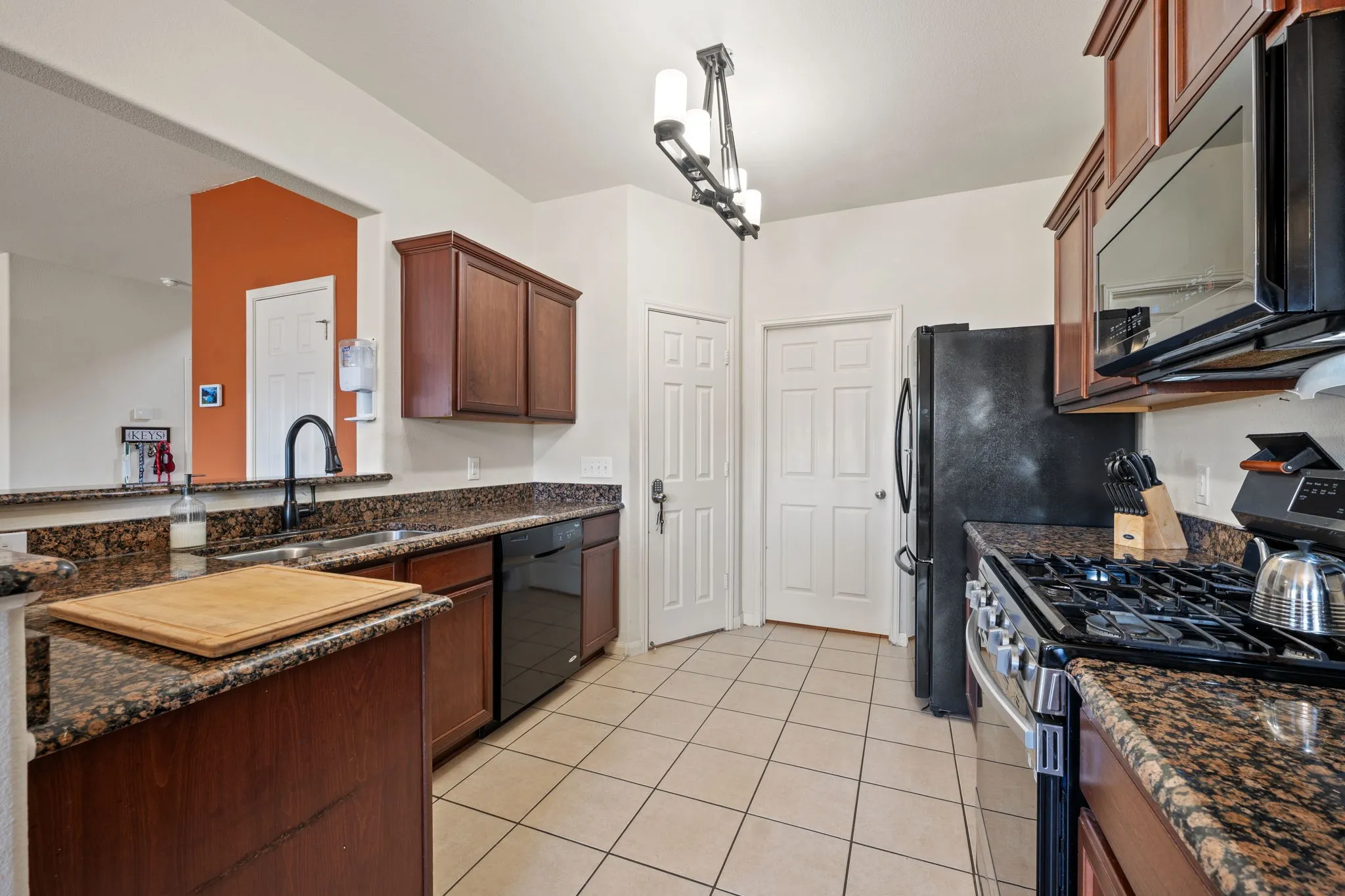 Single Family Residence For Sale in Kaufman County , 2101 Gardenia Drive, Forney, Texas 75126, 4 Bedroom, 3 Bathroom, 2 Garage spaces, 2,285 Sqft, built in 2013, mls#21369343, Real Estate Agent in Forney, Homes For Sale in Kaufman county, Homes For Sale in Forney, Realtor in Forney Texas, Real Estate Brokerage Independent Realty Texas, Luminita Cordes Realtor