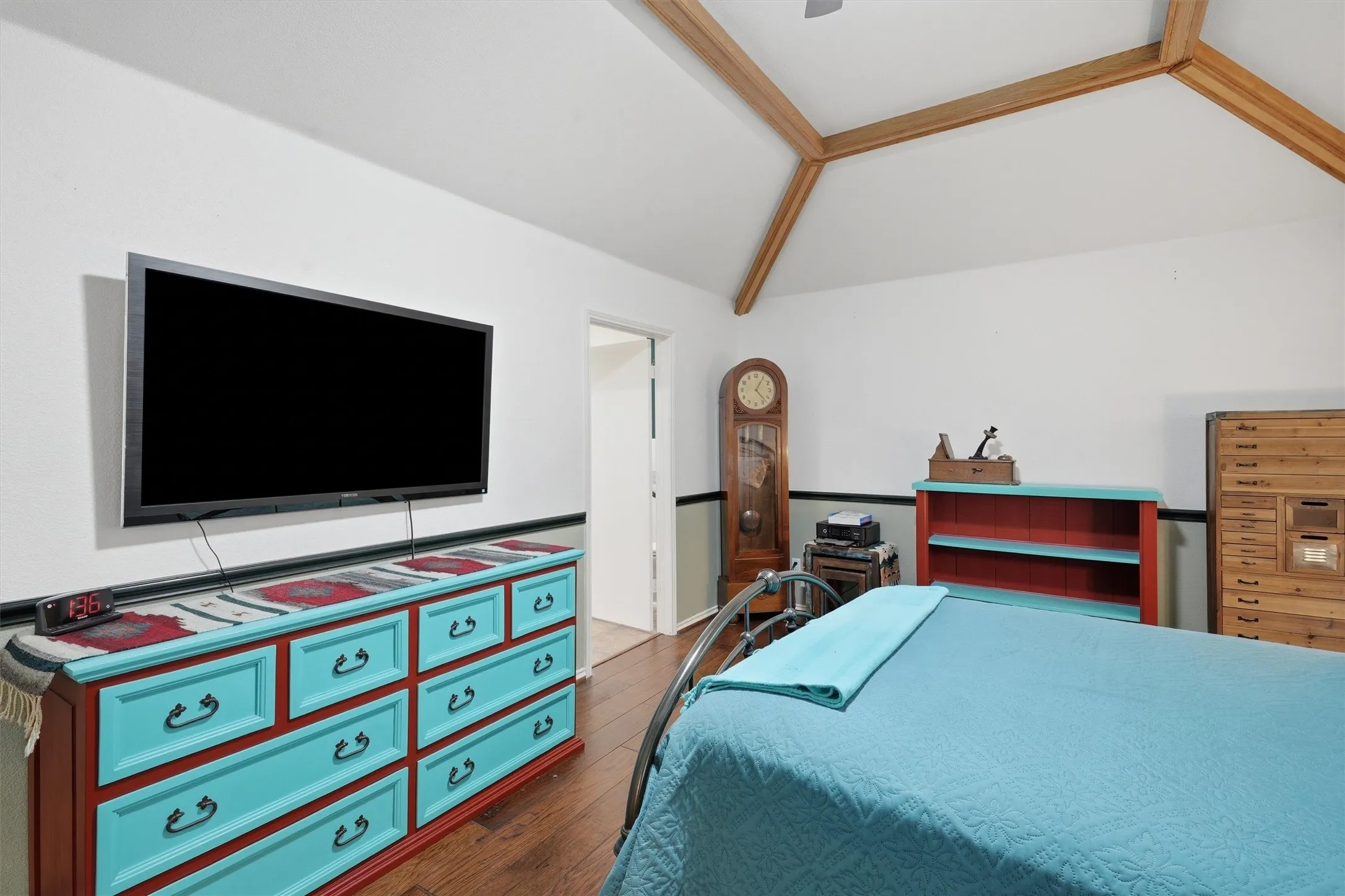 Single Family Residence For Sale in Ellis County , 215 Morene Avenue, Waxahachie, Texas 75165, 3 Bedroom, 2 Bathroom, 2 Garage spaces, 1,461 Sqft, built in 1993, mls#21370634, Real Estate Agent in Waxahachie, Homes For Sale in Ellis county, Homes For Sale in Waxahachie, Realtor in Waxahachie Texas, Real Estate Brokerage Independent Realty Texas, Luminita Cordes Realtor