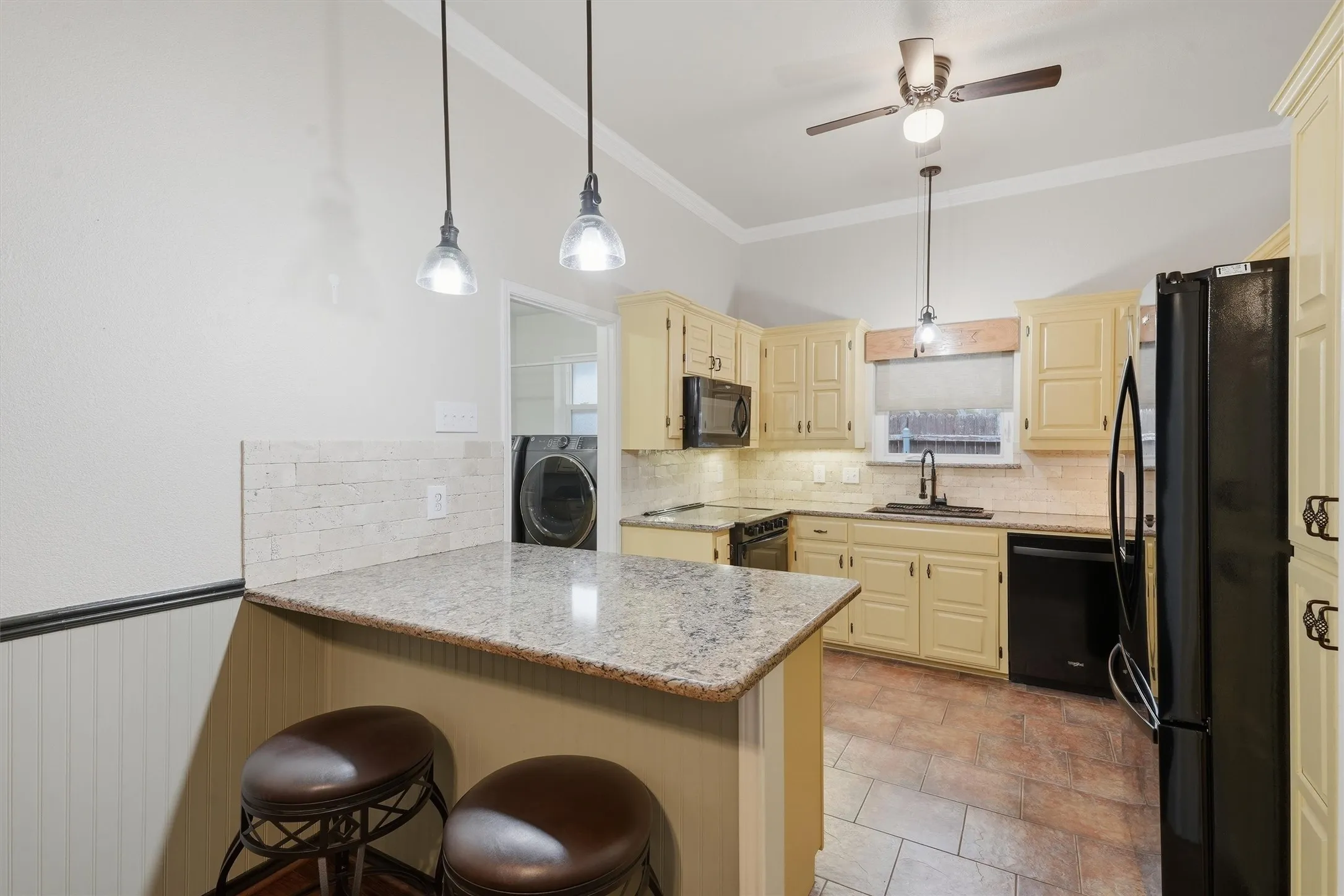Single Family Residence For Sale in Ellis County , 215 Morene Avenue, Waxahachie, Texas 75165, 3 Bedroom, 2 Bathroom, 2 Garage spaces, 1,461 Sqft, built in 1993, mls#21370634, Real Estate Agent in Waxahachie, Homes For Sale in Ellis county, Homes For Sale in Waxahachie, Realtor in Waxahachie Texas, Real Estate Brokerage Independent Realty Texas, Luminita Cordes Realtor