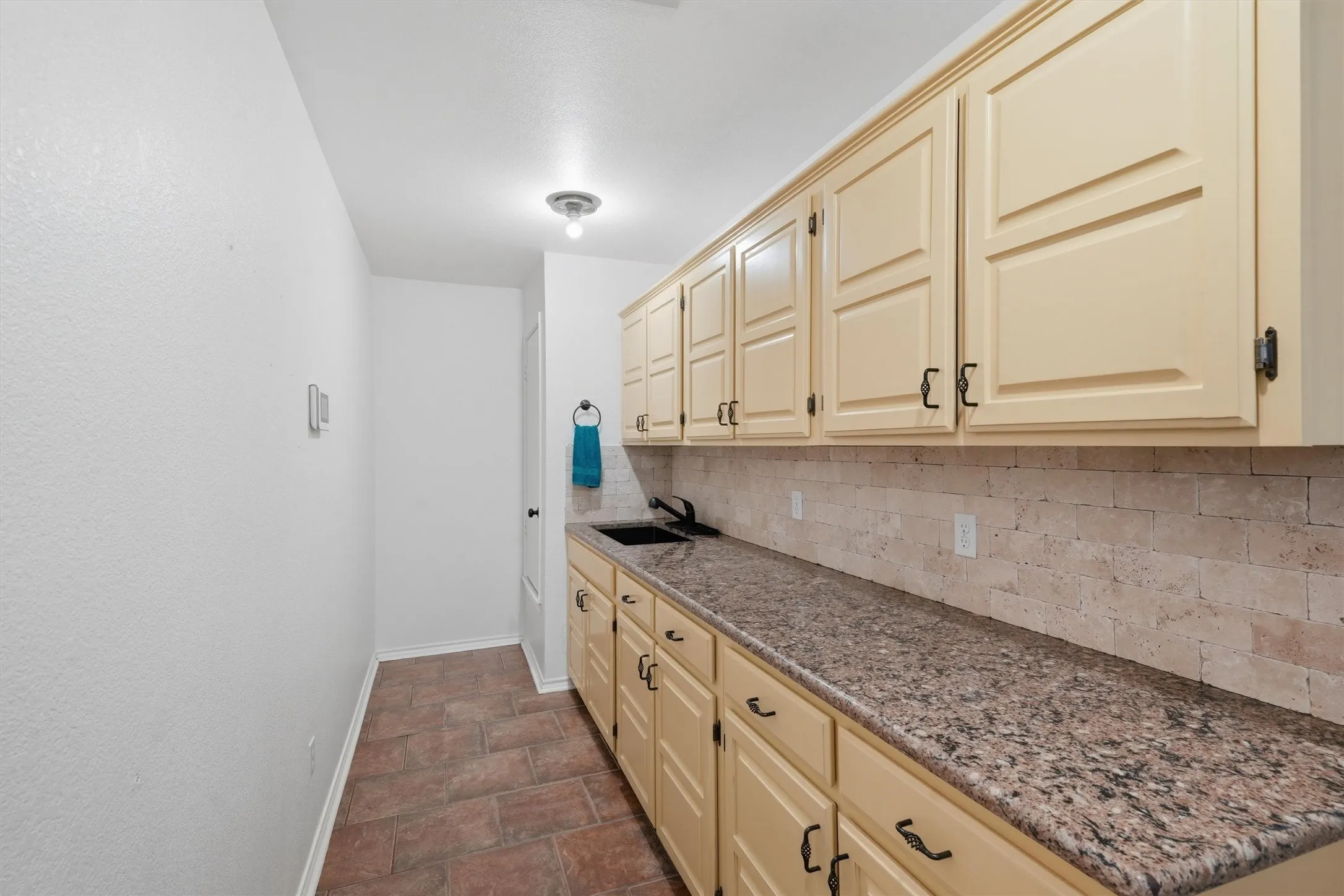 Single Family Residence For Sale in Ellis County , 215 Morene Avenue, Waxahachie, Texas 75165, 3 Bedroom, 2 Bathroom, 2 Garage spaces, 1,461 Sqft, built in 1993, mls#21370634, Real Estate Agent in Waxahachie, Homes For Sale in Ellis county, Homes For Sale in Waxahachie, Realtor in Waxahachie Texas, Real Estate Brokerage Independent Realty Texas, Luminita Cordes Realtor