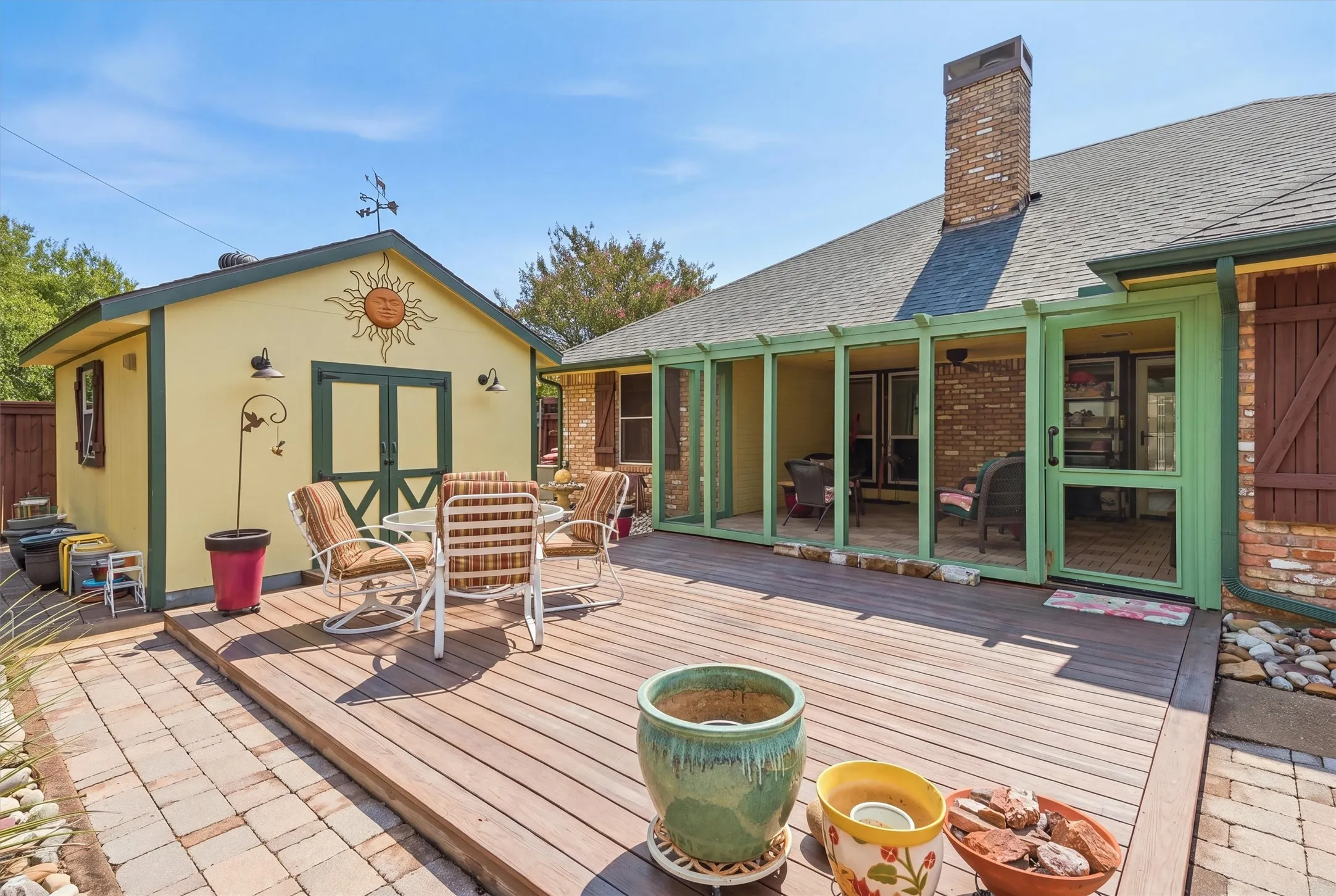 Single Family Residence For Sale in Ellis County , 215 Morene Avenue, Waxahachie, Texas 75165, 3 Bedroom, 2 Bathroom, 2 Garage spaces, 1,461 Sqft, built in 1993, mls#21370634, Real Estate Agent in Waxahachie, Homes For Sale in Ellis county, Homes For Sale in Waxahachie, Realtor in Waxahachie Texas, Real Estate Brokerage Independent Realty Texas, Luminita Cordes Realtor