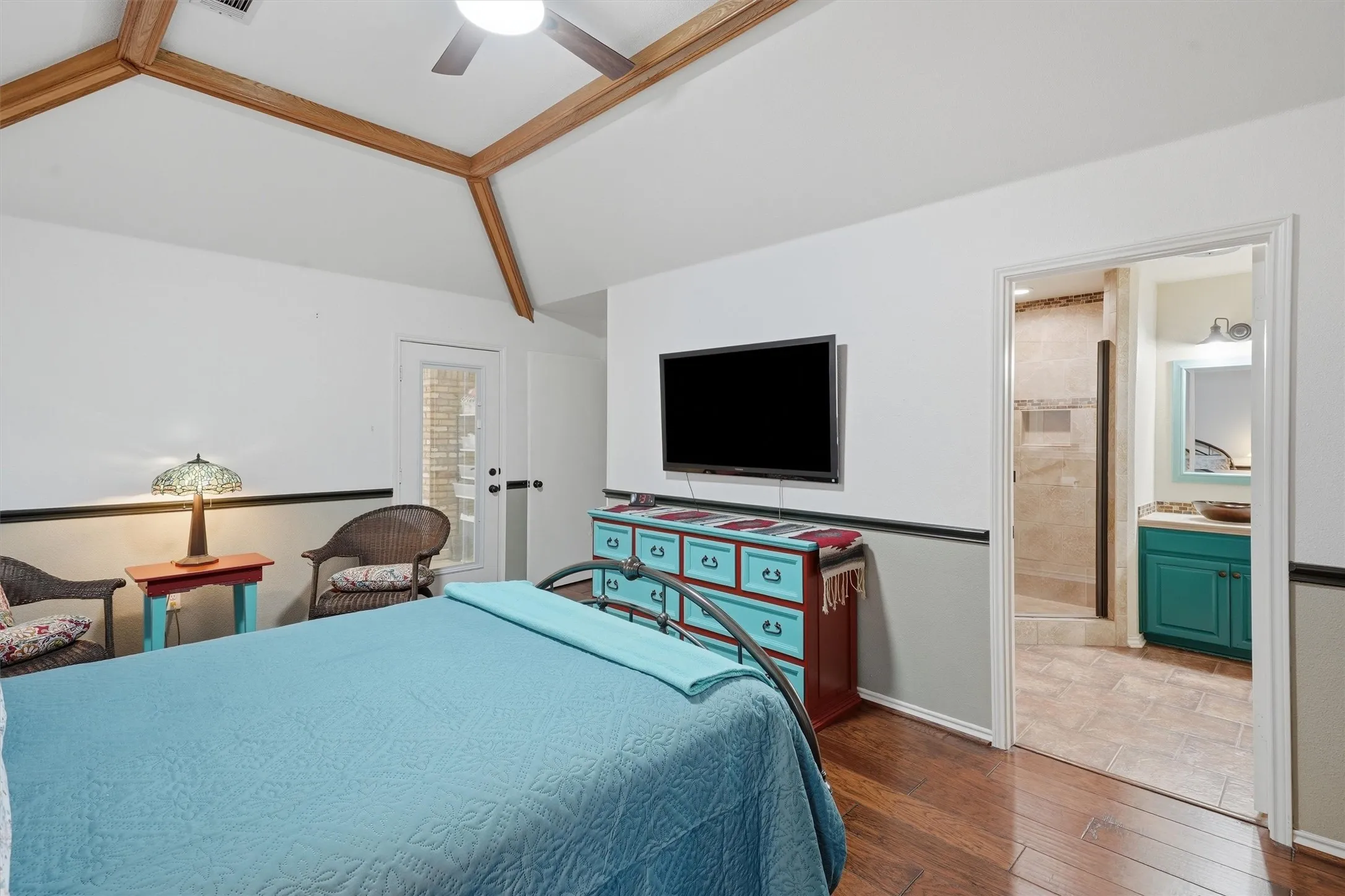 Single Family Residence For Sale in Ellis County , 215 Morene Avenue, Waxahachie, Texas 75165, 3 Bedroom, 2 Bathroom, 2 Garage spaces, 1,461 Sqft, built in 1993, mls#21370634, Real Estate Agent in Waxahachie, Homes For Sale in Ellis county, Homes For Sale in Waxahachie, Realtor in Waxahachie Texas, Real Estate Brokerage Independent Realty Texas, Luminita Cordes Realtor