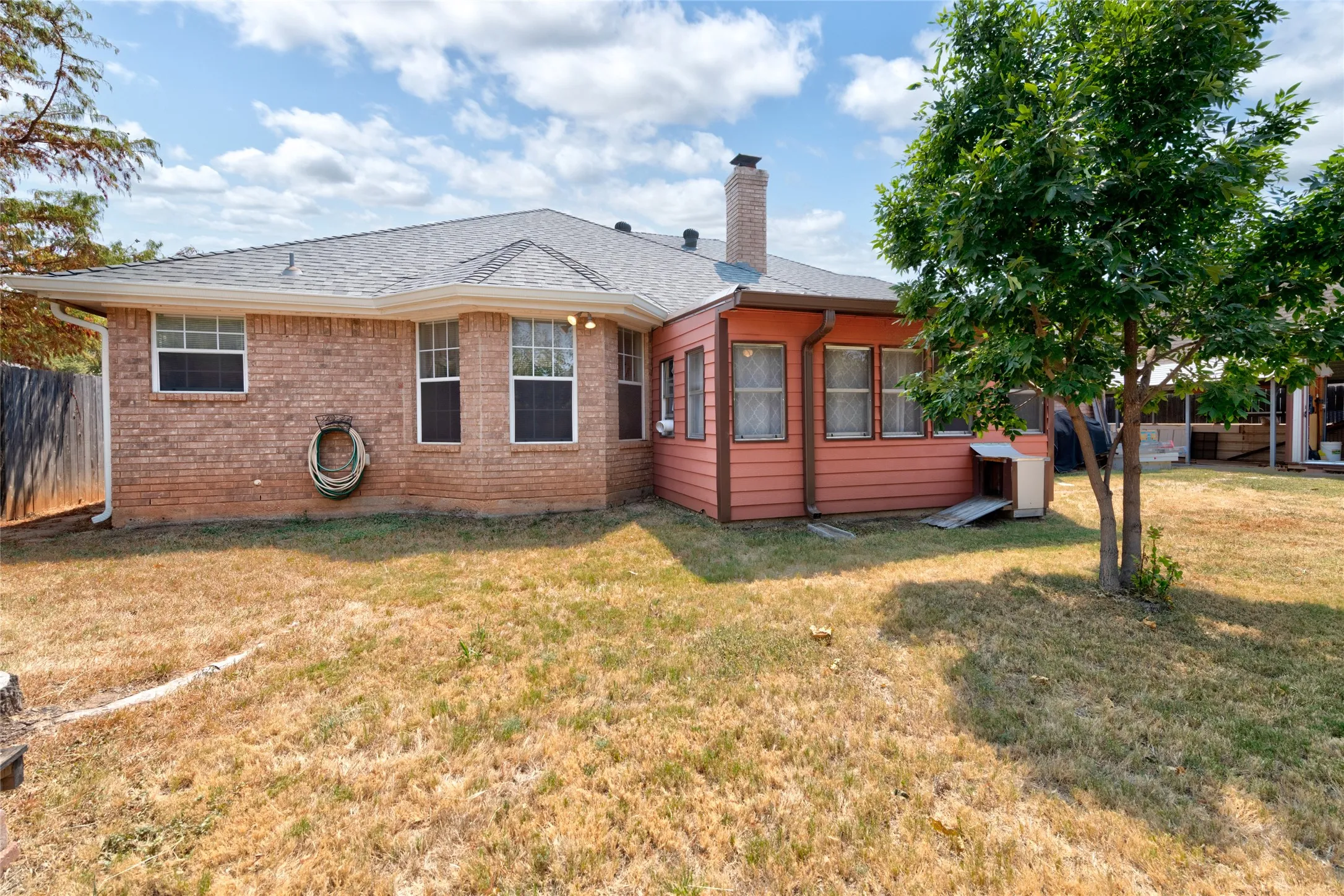 Single Family Residence For Sale in Taylor County , 5366 Willow Ridge Road, Abilene, Texas 79606, 3 Bedroom, 2 Bathroom, 2 Garage spaces, 1,787 Sqft, built in 1999, mls#21369664, Real Estate Agent in Abilene, Homes For Sale in Taylor county, Homes For Sale in Abilene, Realtor in Abilene Texas, Real Estate Brokerage Independent Realty Texas, Luminita Cordes Realtor